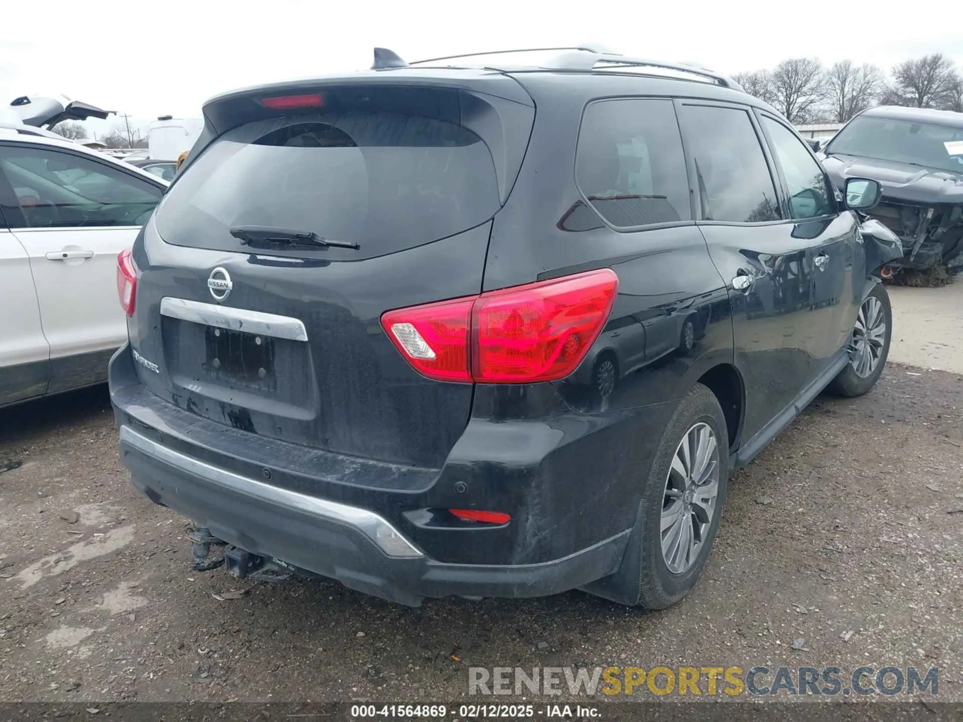 4 Photograph of a damaged car 5N1DR2MN7KC635691 NISSAN PATHFINDER 2019
