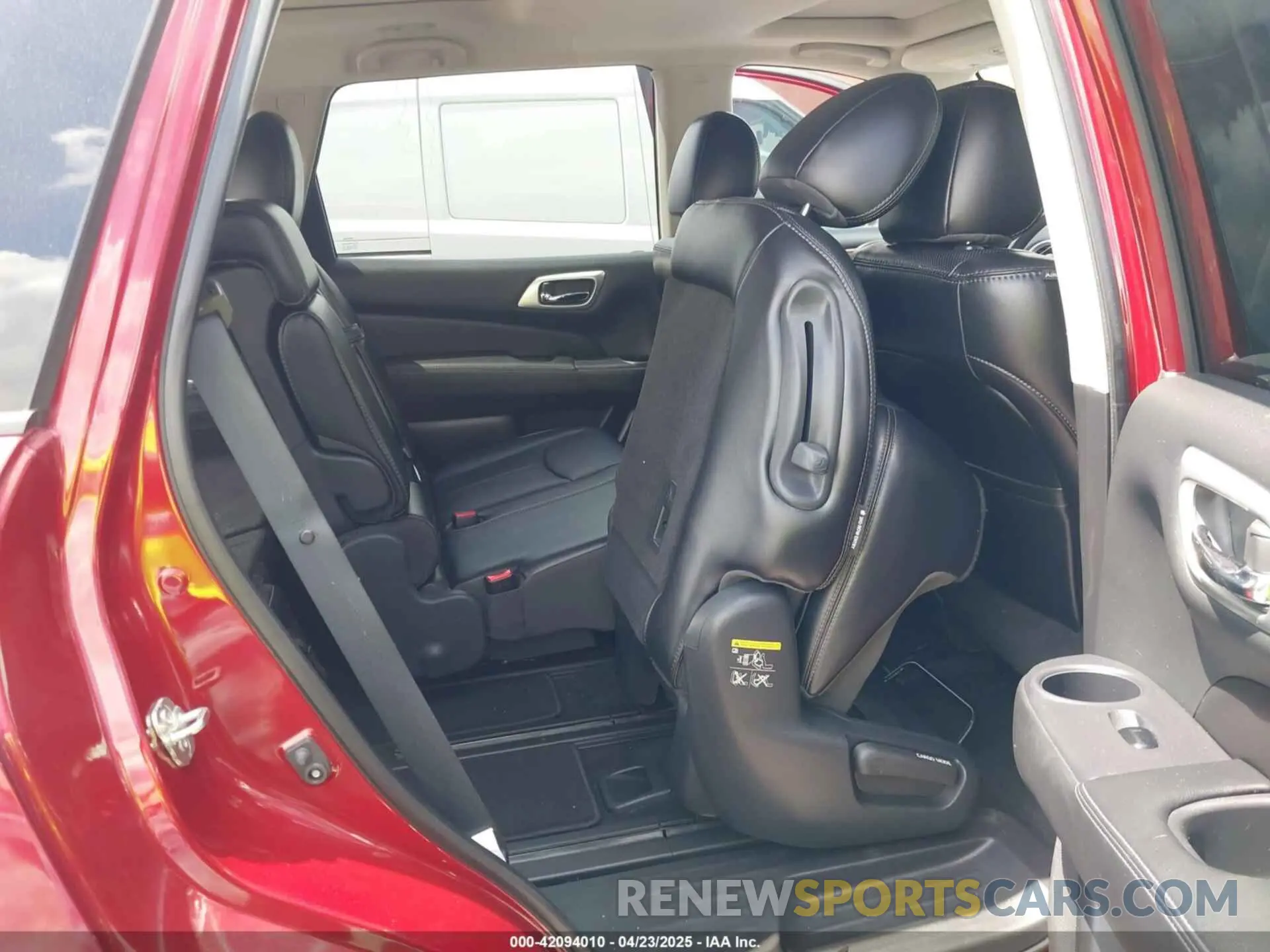 8 Photograph of a damaged car 5N1DR2MN7KC636291 NISSAN PATHFINDER 2019