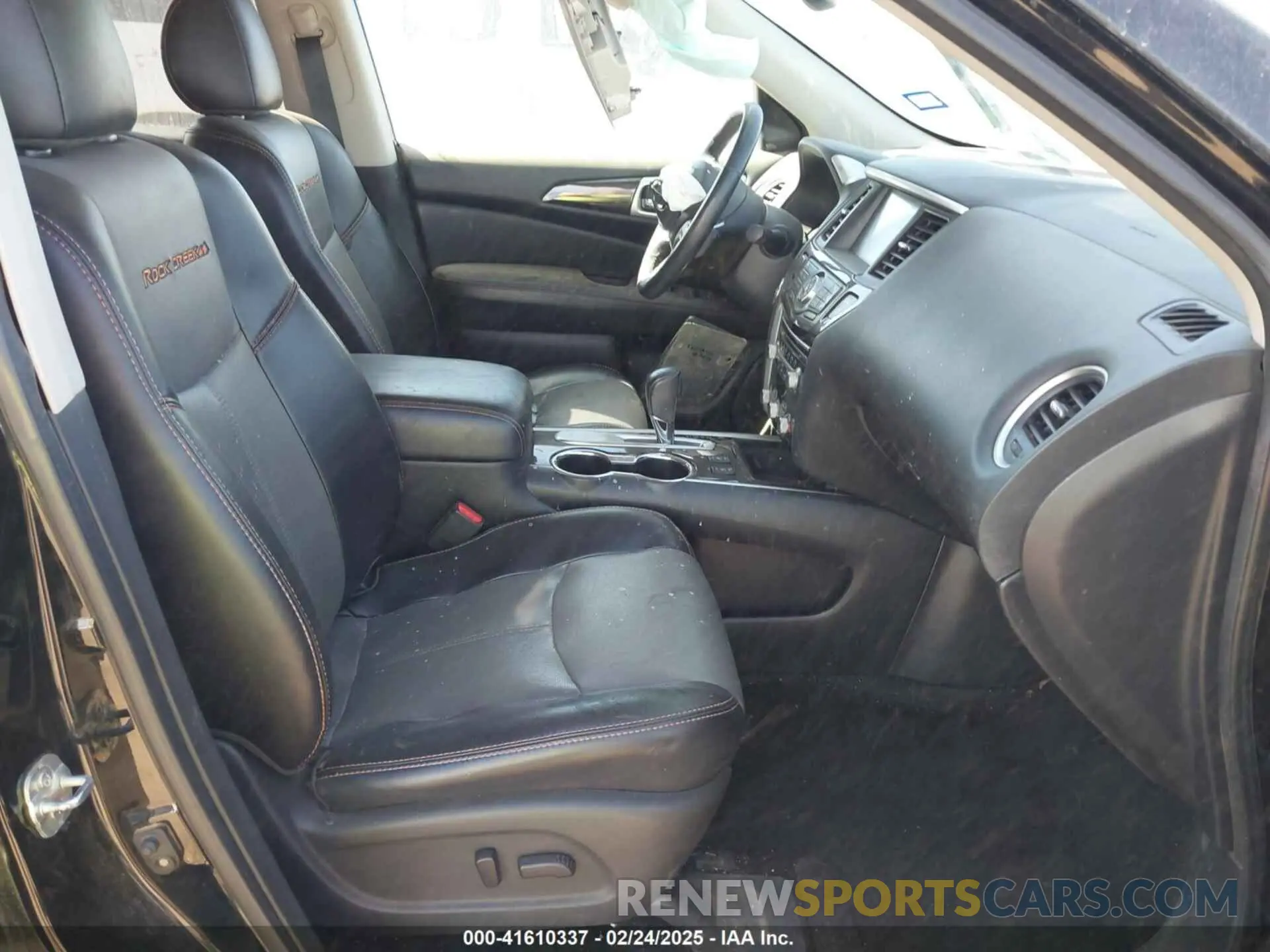 5 Photograph of a damaged car 5N1DR2MN7KC640454 NISSAN PATHFINDER 2019