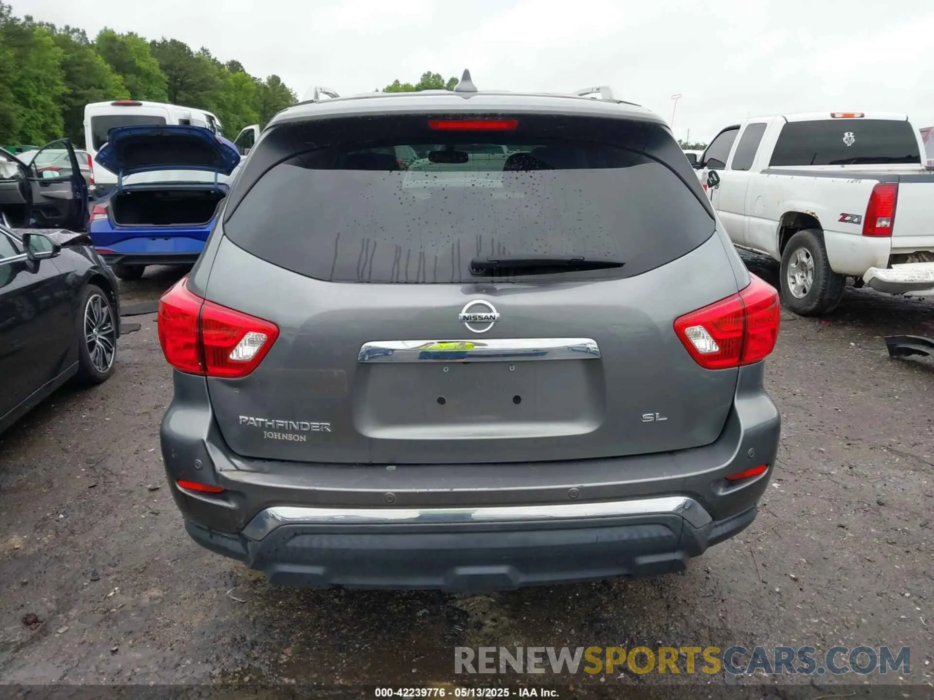 17 Photograph of a damaged car 5N1DR2MN7KC643693 NISSAN PATHFINDER 2019