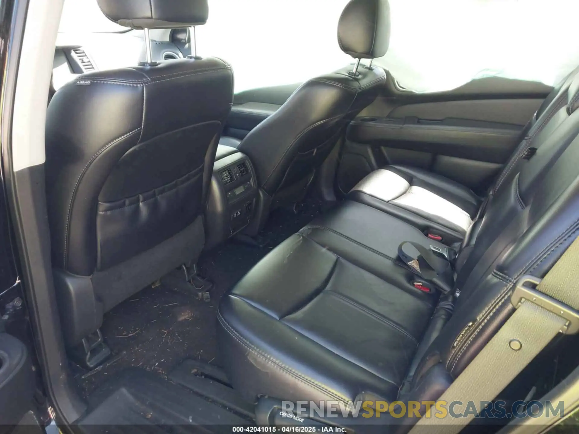 8 Photograph of a damaged car 5N1DR2MN8KC617197 NISSAN PATHFINDER 2019
