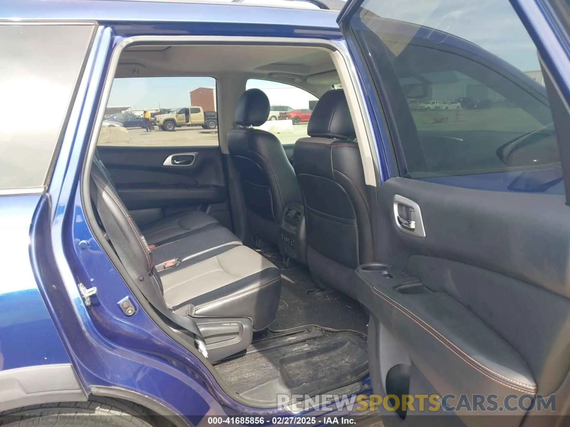 8 Photograph of a damaged car 5N1DR2MN8KC623825 NISSAN PATHFINDER 2019