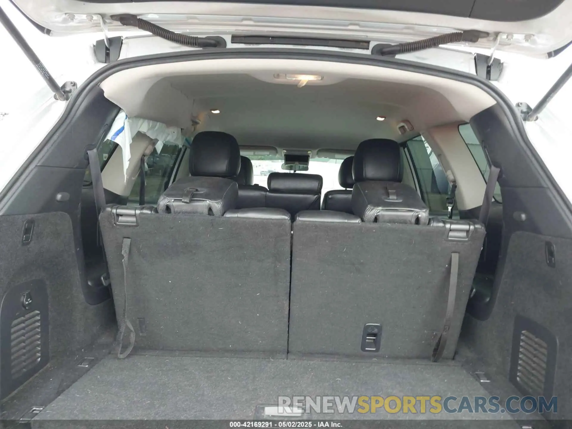 17 Photograph of a damaged car 5N1DR2MN8KC640138 NISSAN PATHFINDER 2019