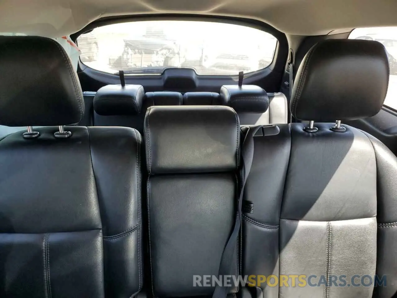 10 Photograph of a damaged car 5N1DR2MN9KC584680 NISSAN PATHFINDER 2019