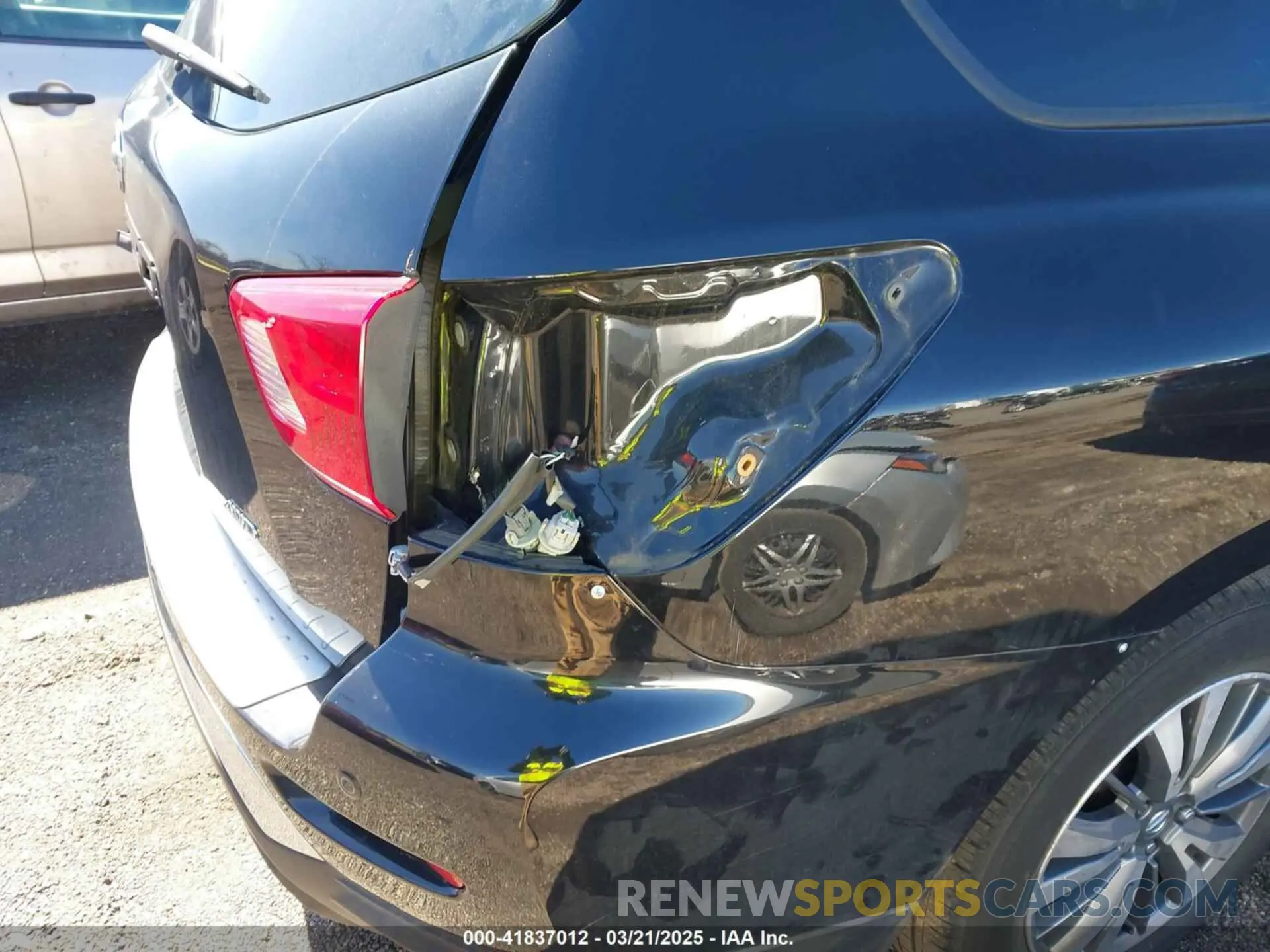 17 Photograph of a damaged car 5N1DR2AM3LC628413 NISSAN PATHFINDER 2020