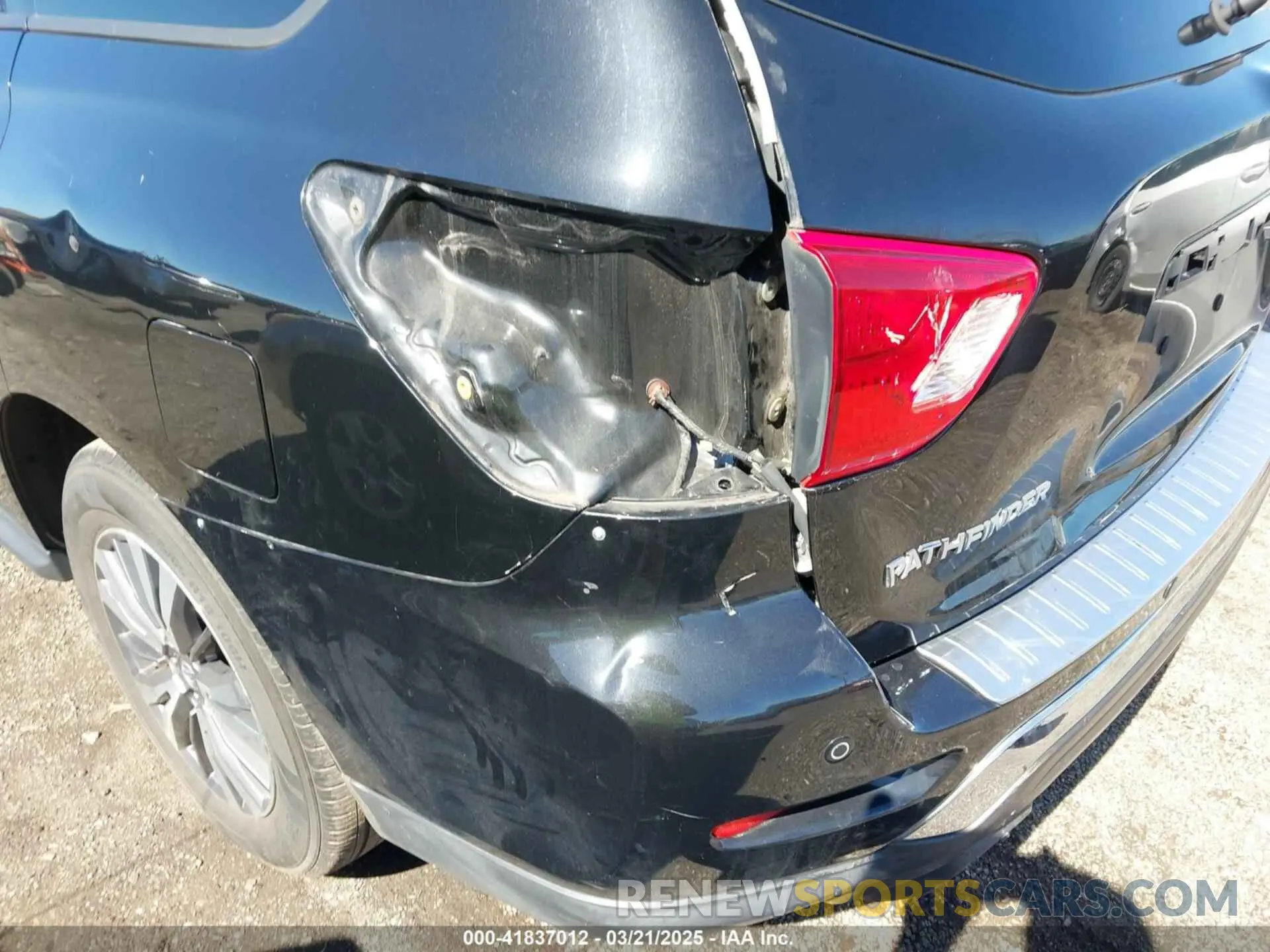 18 Photograph of a damaged car 5N1DR2AM3LC628413 NISSAN PATHFINDER 2020