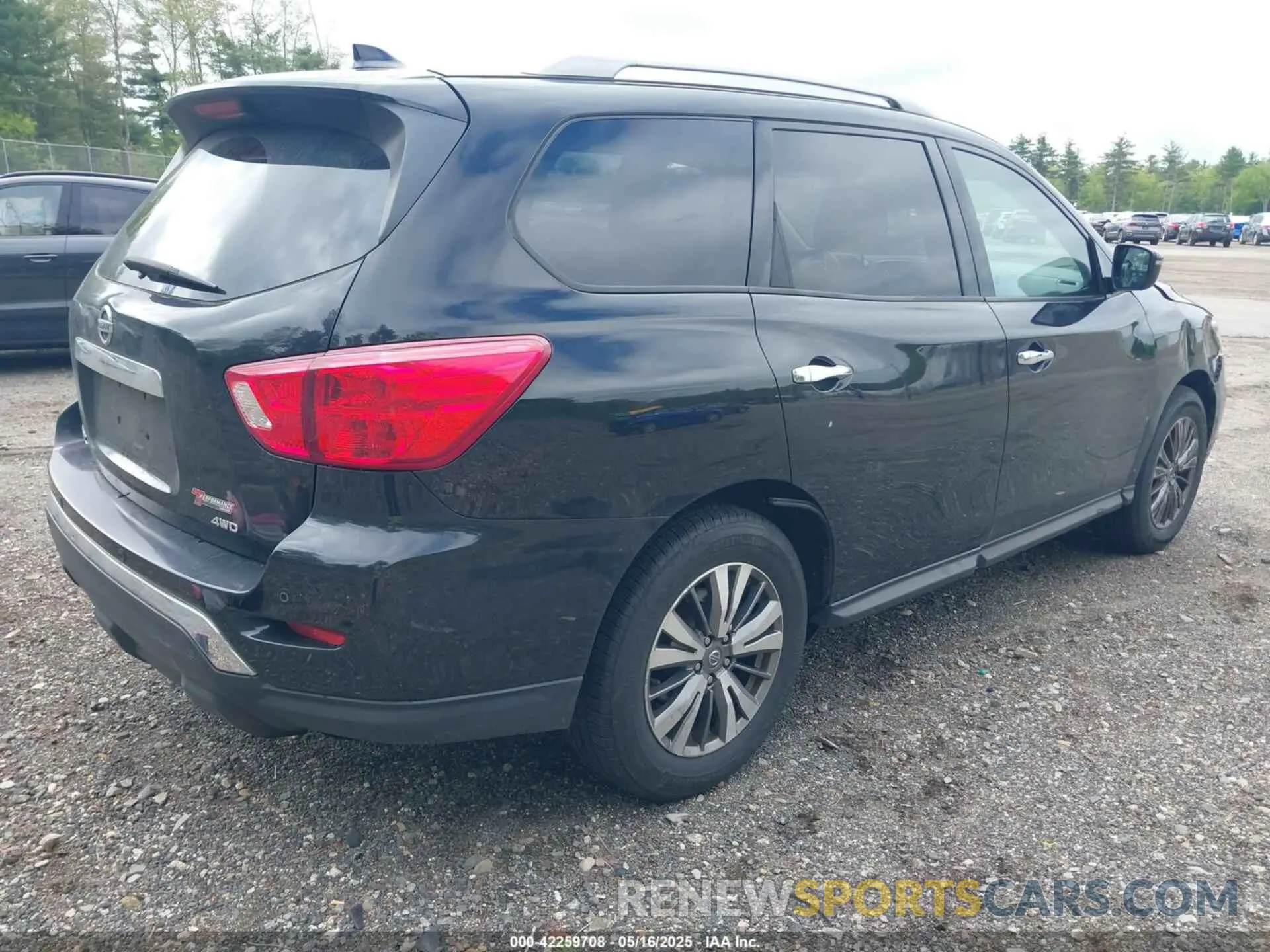 4 Photograph of a damaged car 5N1DR2AM5LC585886 NISSAN PATHFINDER 2020