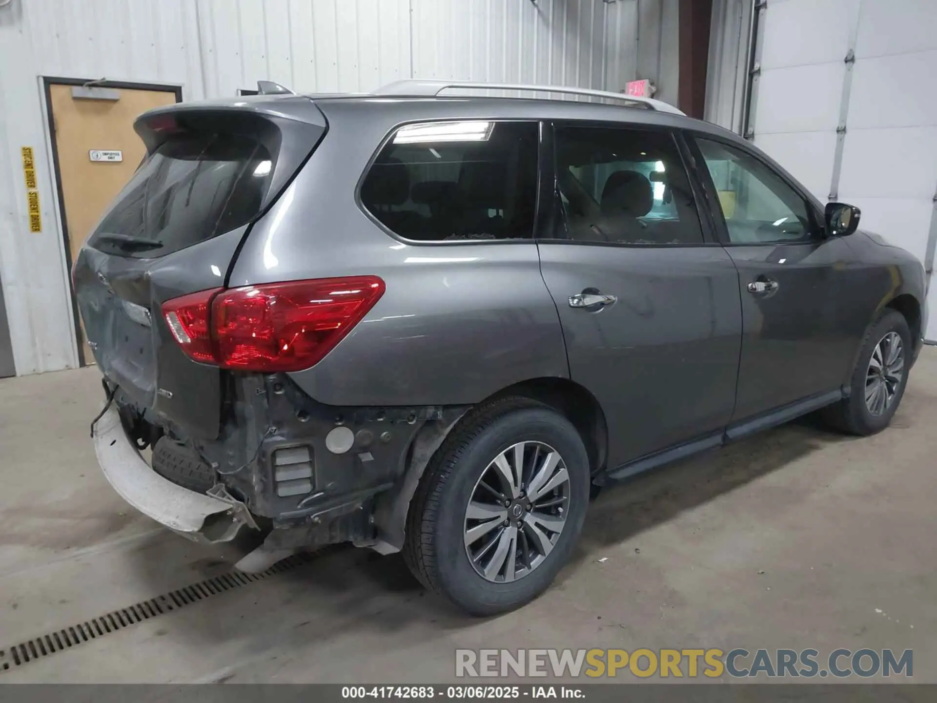 4 Photograph of a damaged car 5N1DR2AM9LC576835 NISSAN PATHFINDER 2020