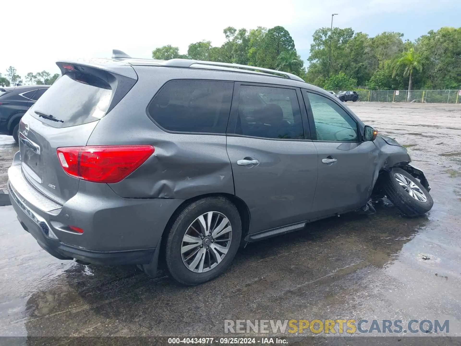 4 Photograph of a damaged car 5N1DR2AM9LC640999 NISSAN PATHFINDER 2020