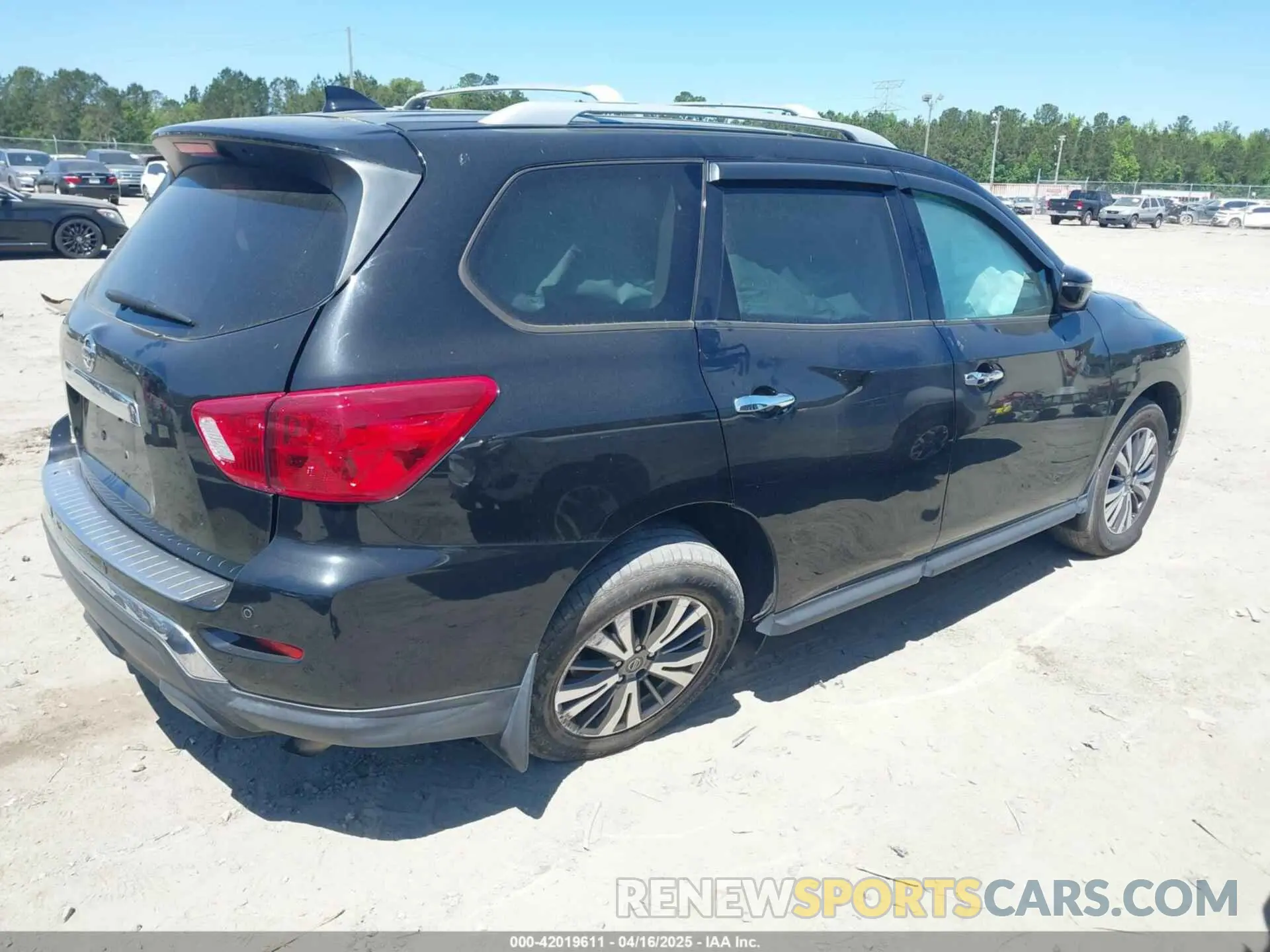 4 Photograph of a damaged car 5N1DR2AN3LC625293 NISSAN PATHFINDER 2020