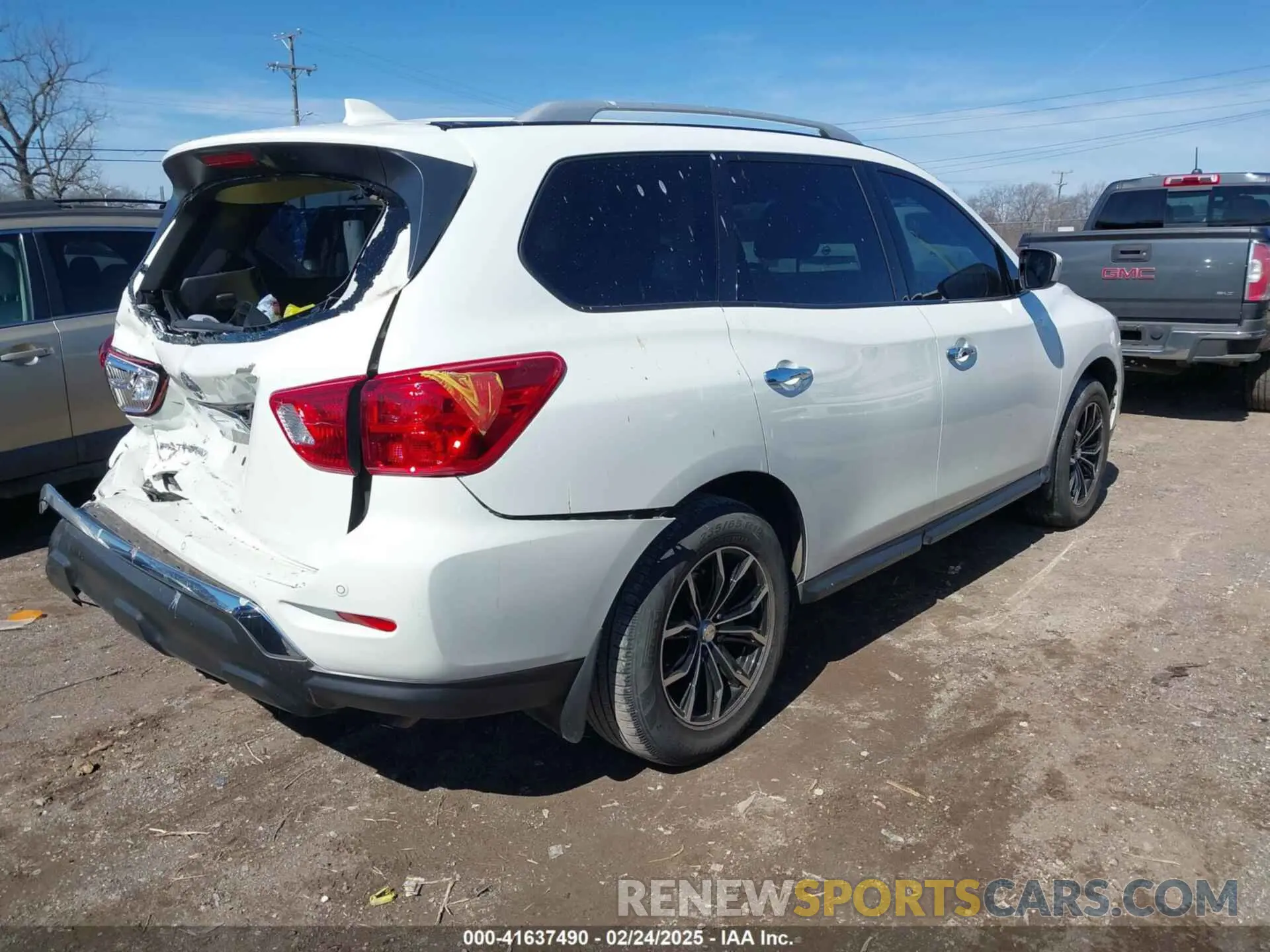 4 Photograph of a damaged car 5N1DR2AN8LC608330 NISSAN PATHFINDER 2020