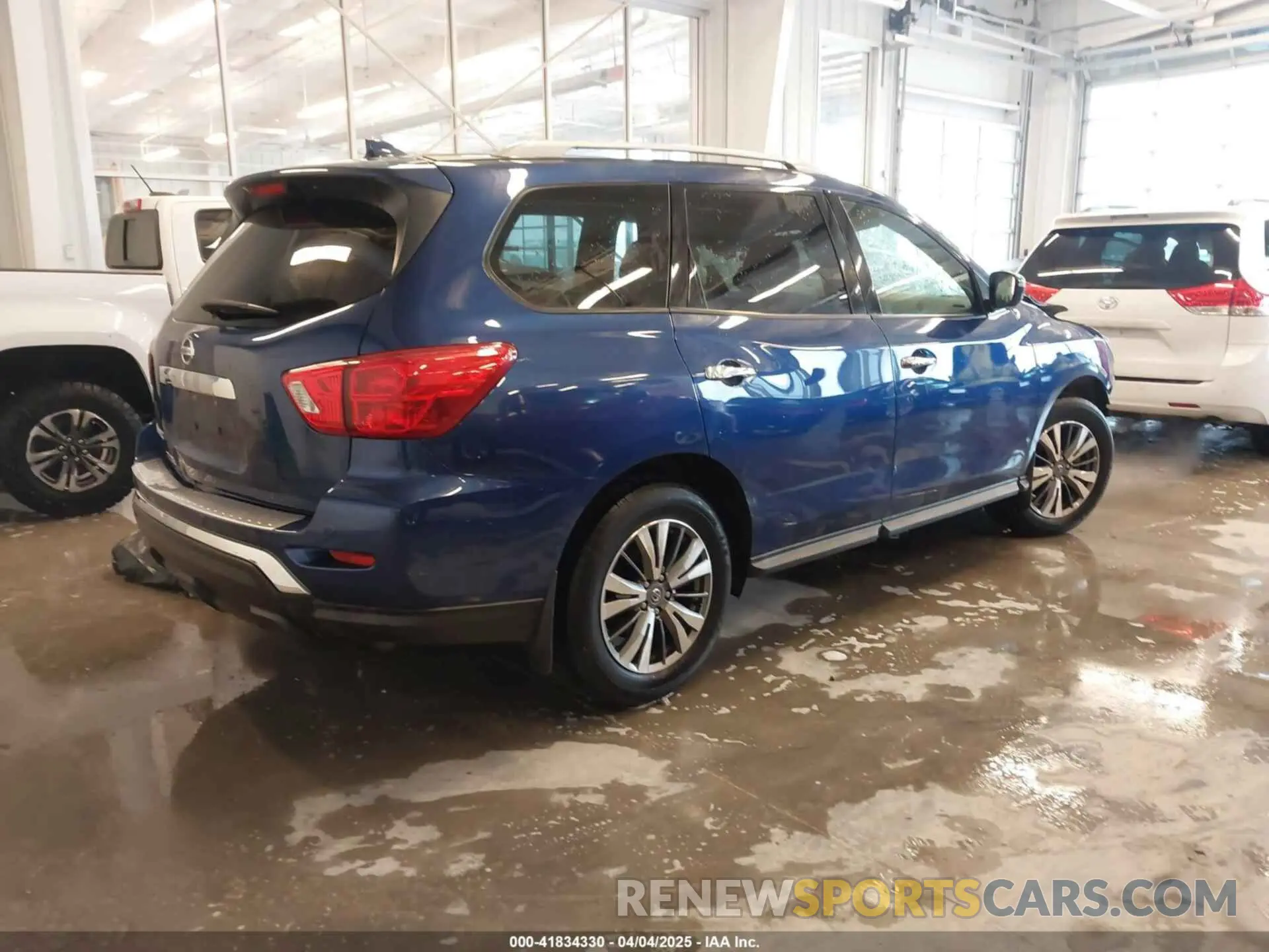 4 Photograph of a damaged car 5N1DR2AN8LC632210 NISSAN PATHFINDER 2020