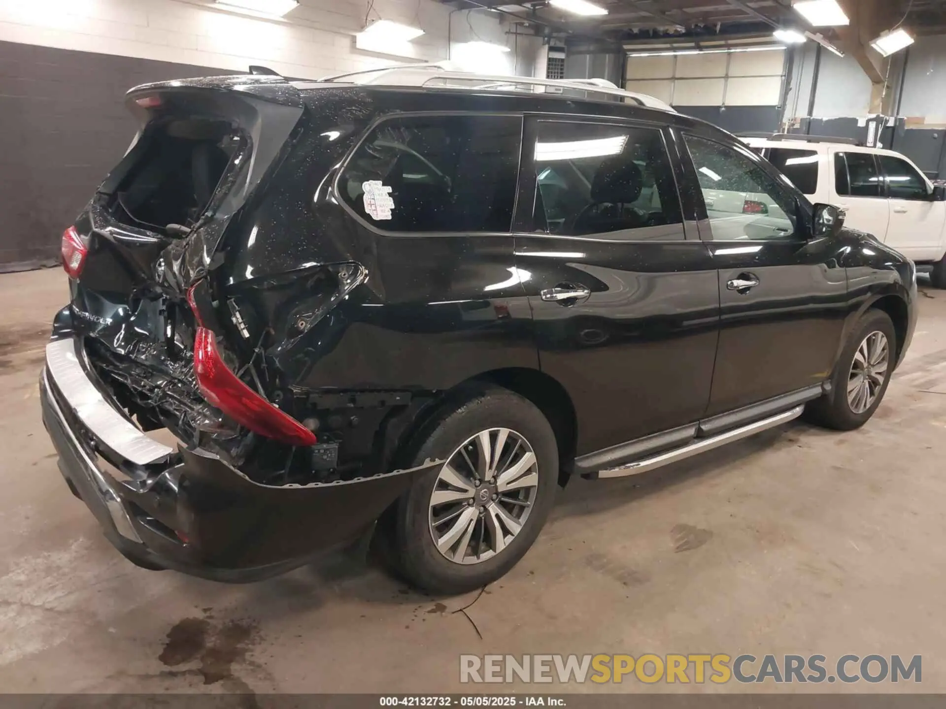 4 Photograph of a damaged car 5N1DR2BM1LC617635 NISSAN PATHFINDER 2020