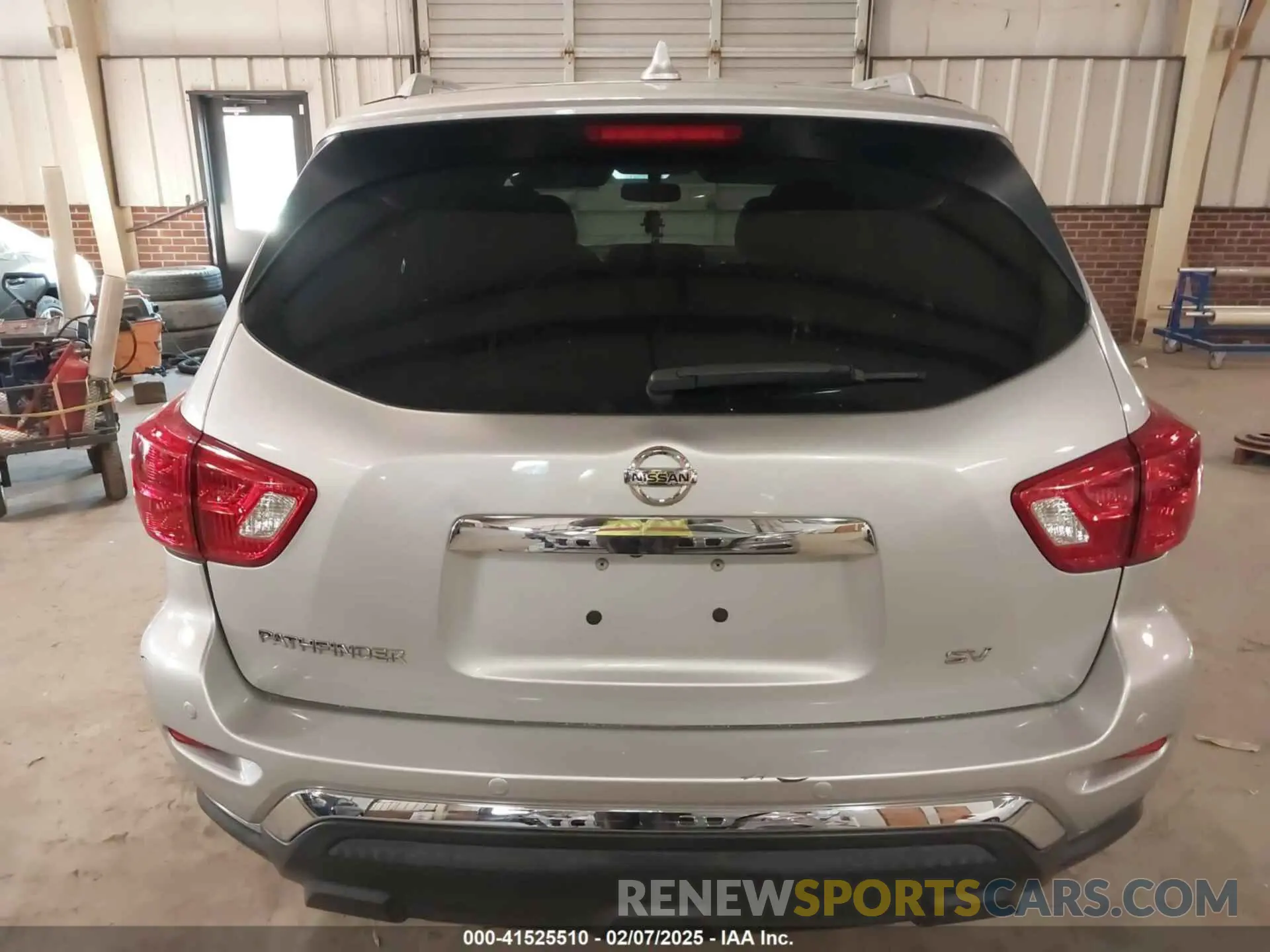 17 Photograph of a damaged car 5N1DR2BN2LC589286 NISSAN PATHFINDER 2020