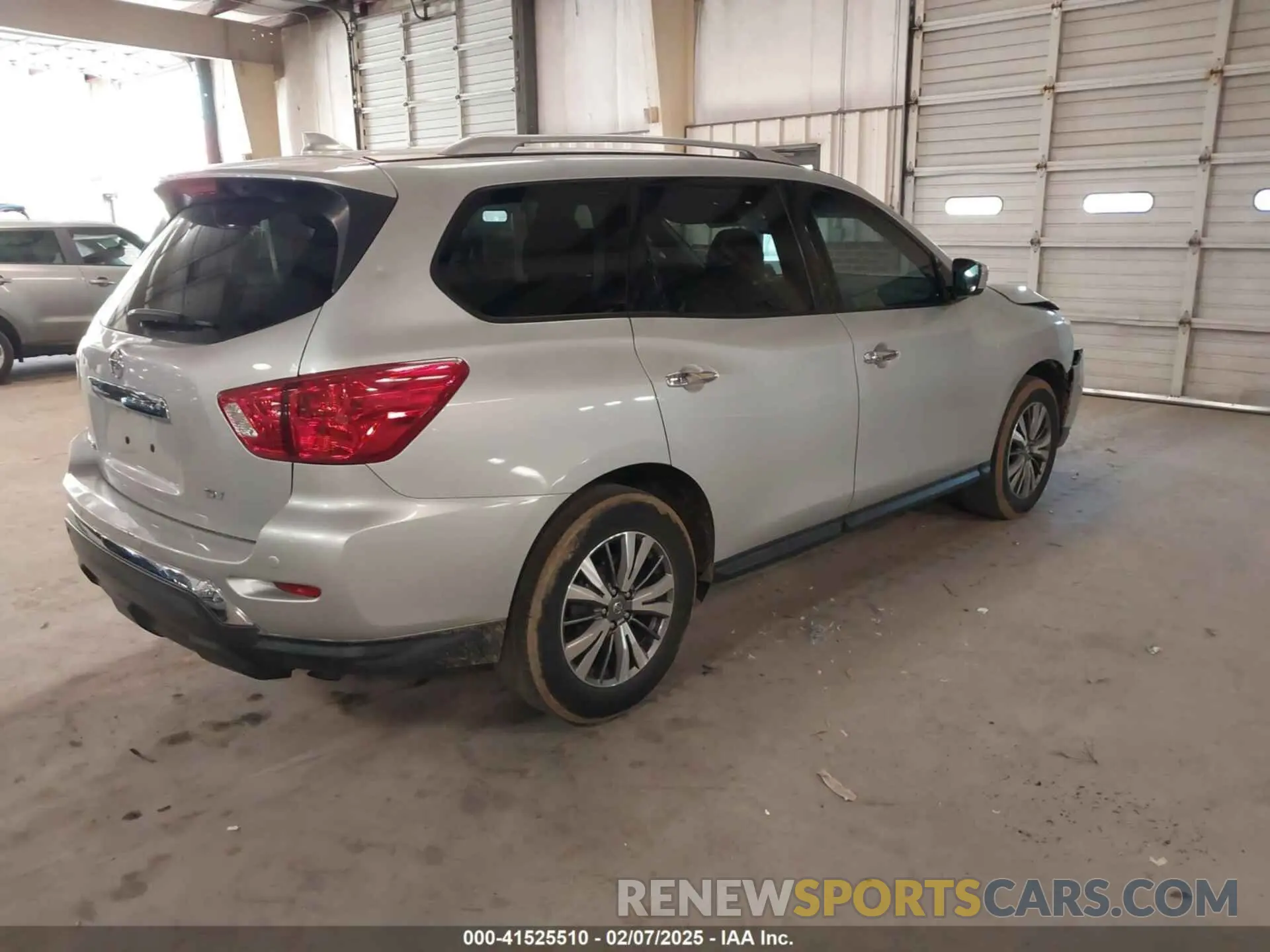 4 Photograph of a damaged car 5N1DR2BN2LC589286 NISSAN PATHFINDER 2020