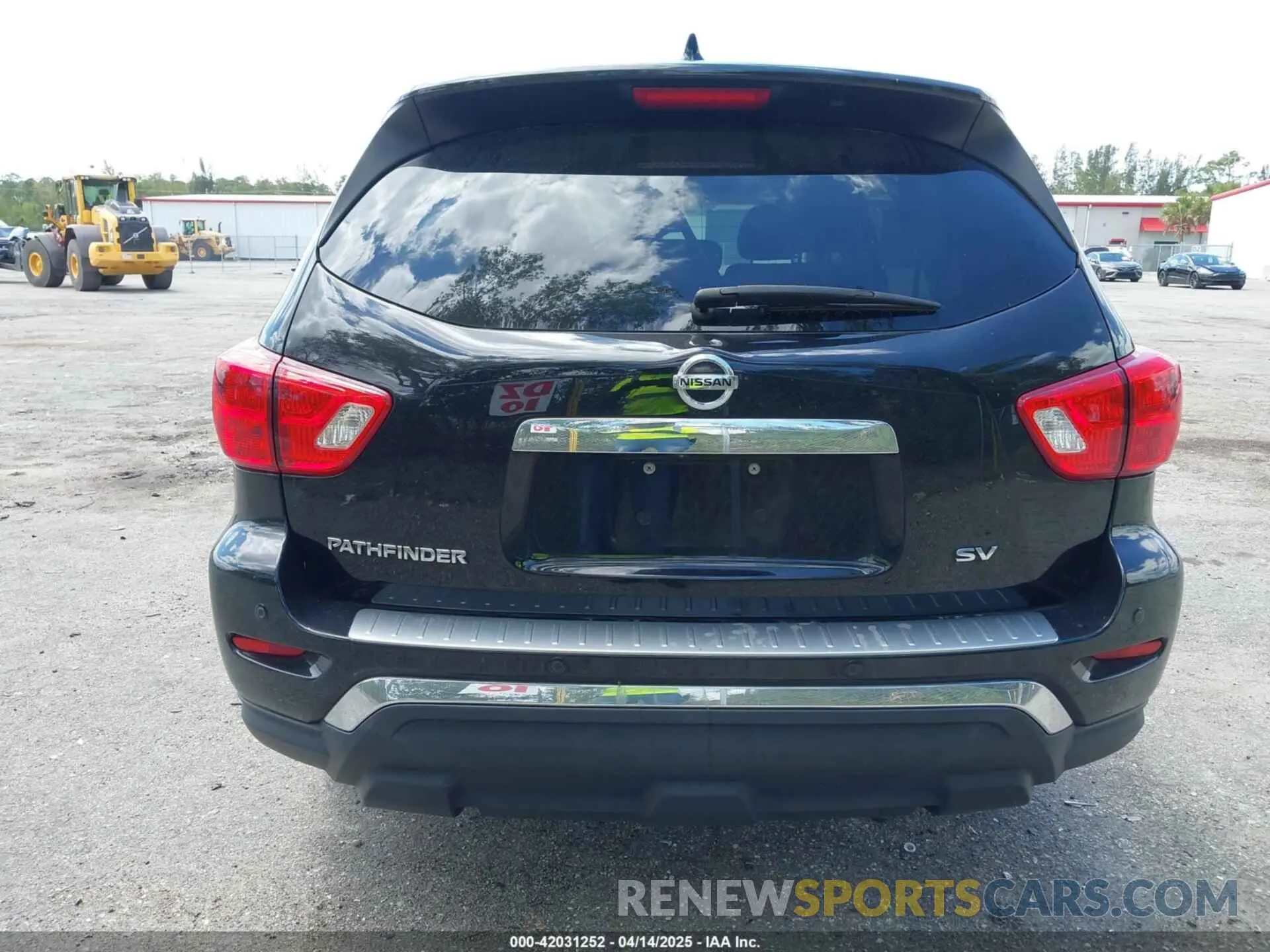 17 Photograph of a damaged car 5N1DR2BN4LC641890 NISSAN PATHFINDER 2020