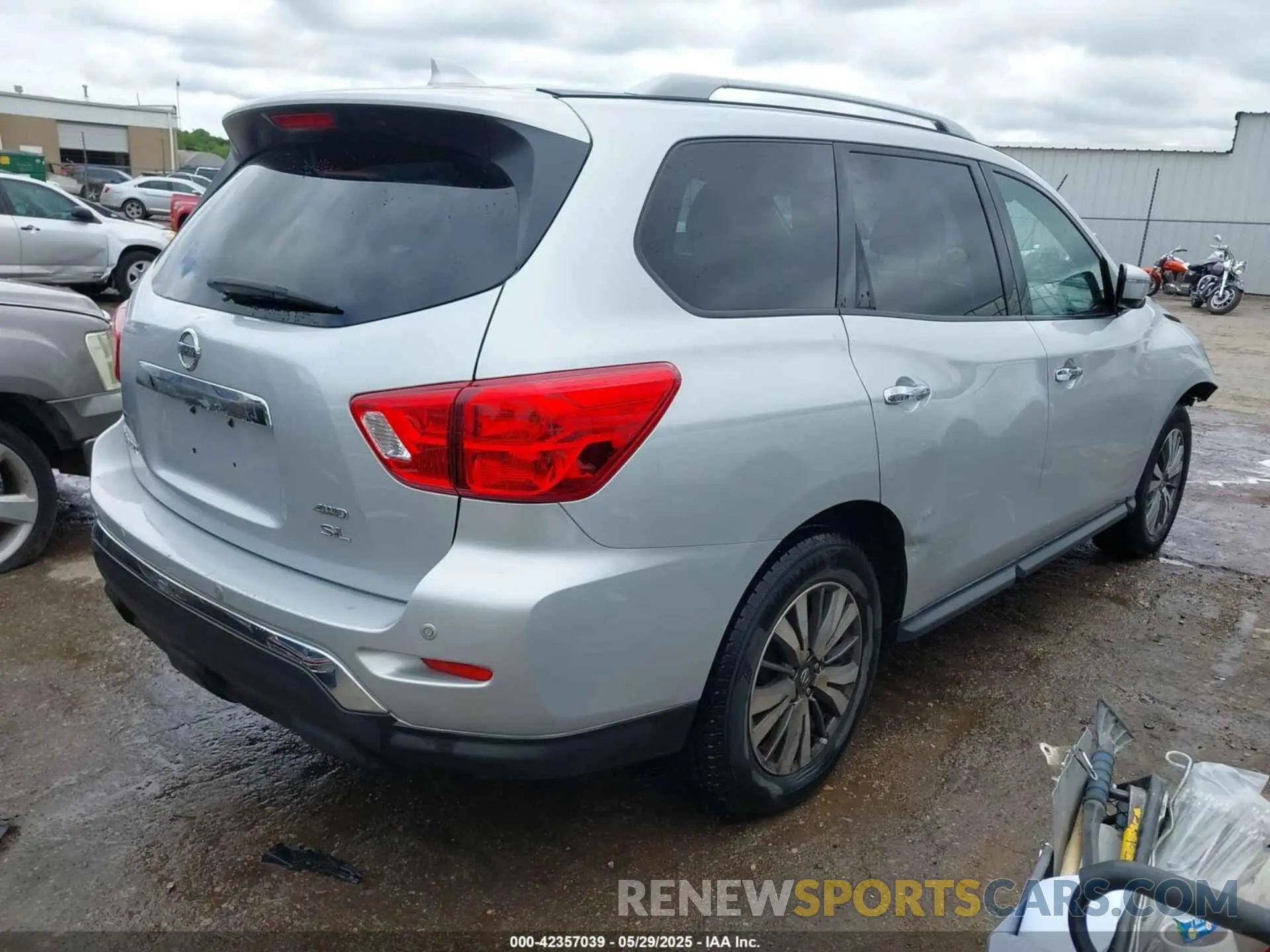 4 Photograph of a damaged car 5N1DR2CM3LC606506 NISSAN PATHFINDER 2020