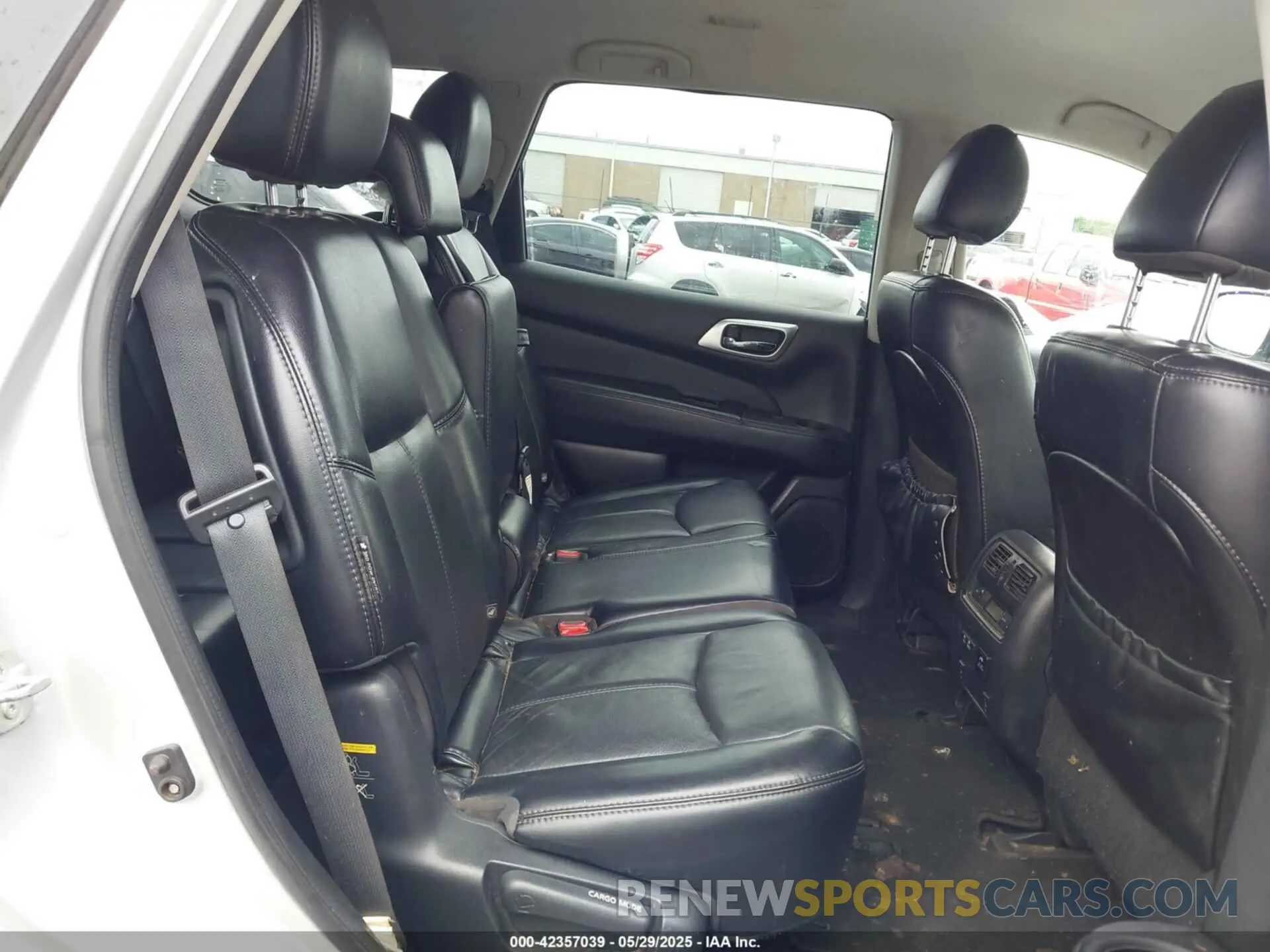 8 Photograph of a damaged car 5N1DR2CM3LC606506 NISSAN PATHFINDER 2020