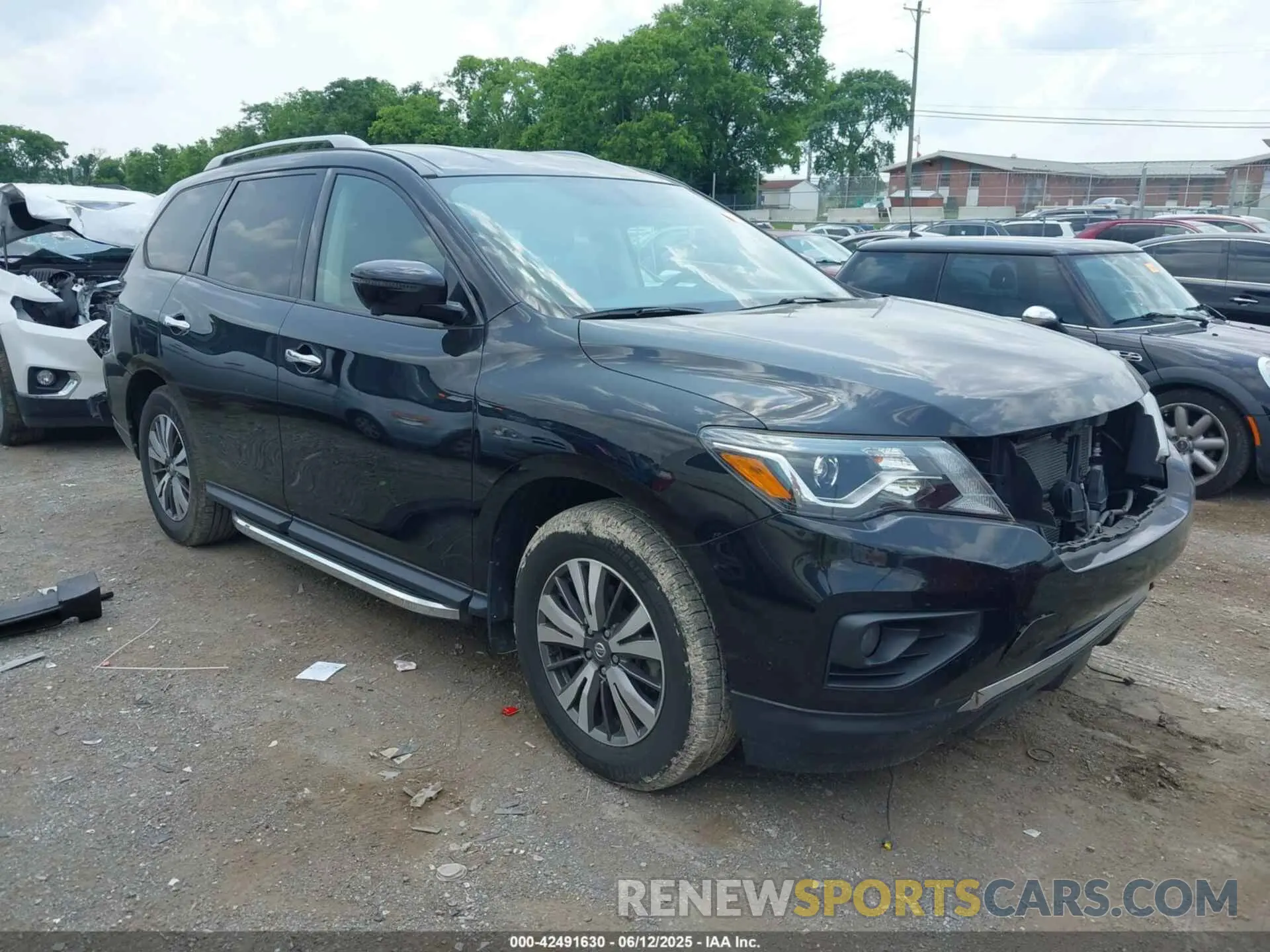 1 Photograph of a damaged car 5N1DR2CM3LC617523 NISSAN PATHFINDER 2020