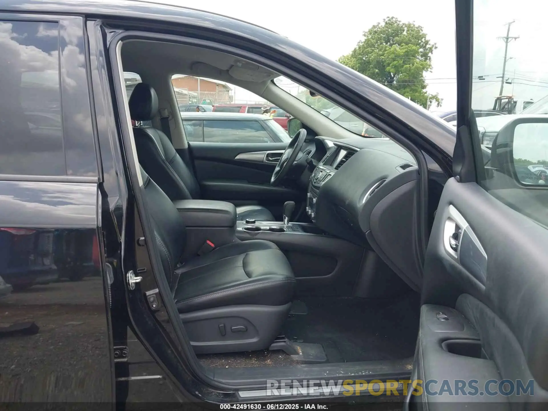 5 Photograph of a damaged car 5N1DR2CM3LC617523 NISSAN PATHFINDER 2020