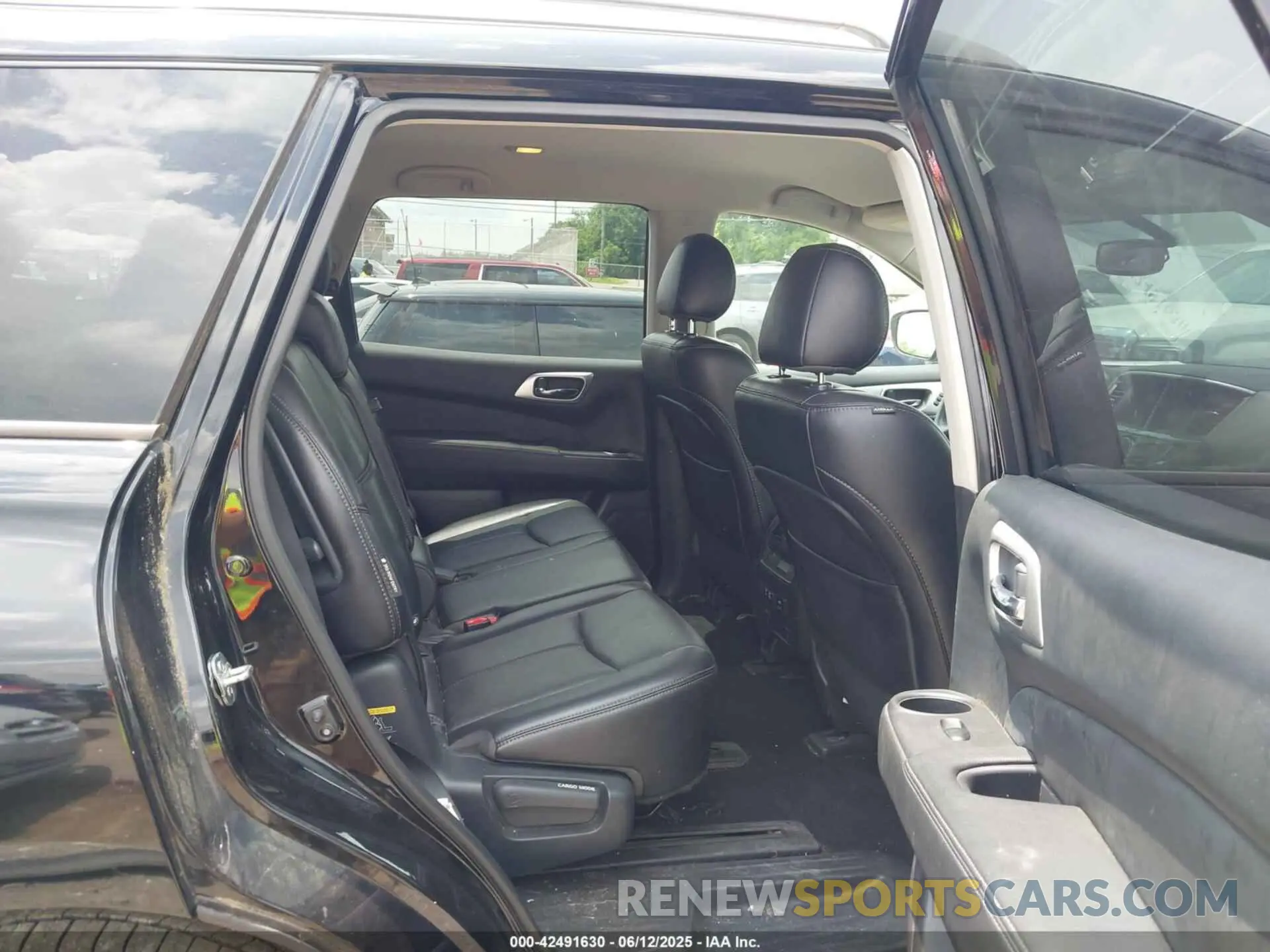 8 Photograph of a damaged car 5N1DR2CM3LC617523 NISSAN PATHFINDER 2020
