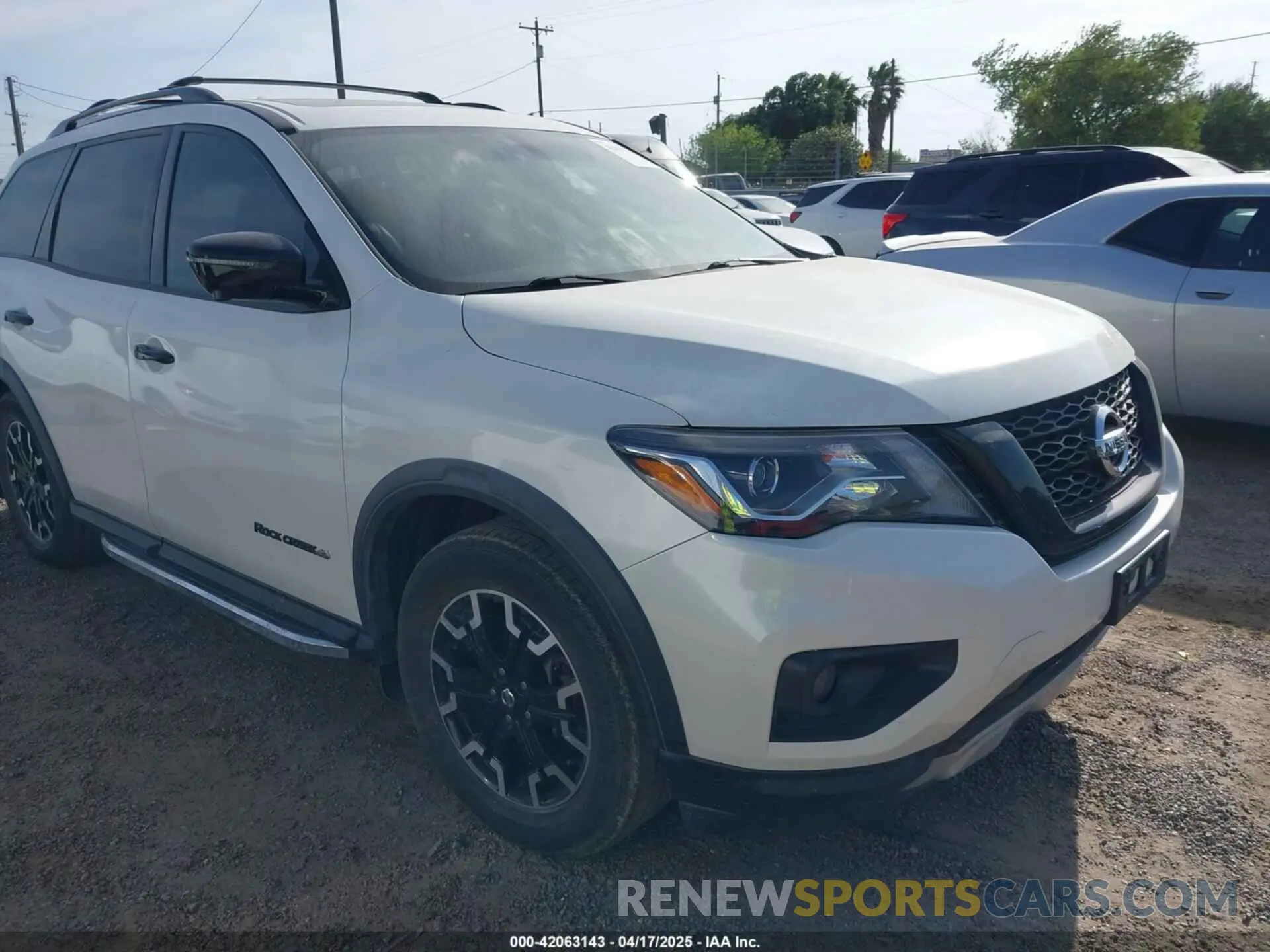 1 Photograph of a damaged car 5N1DR2CN3LC605204 NISSAN PATHFINDER 2020