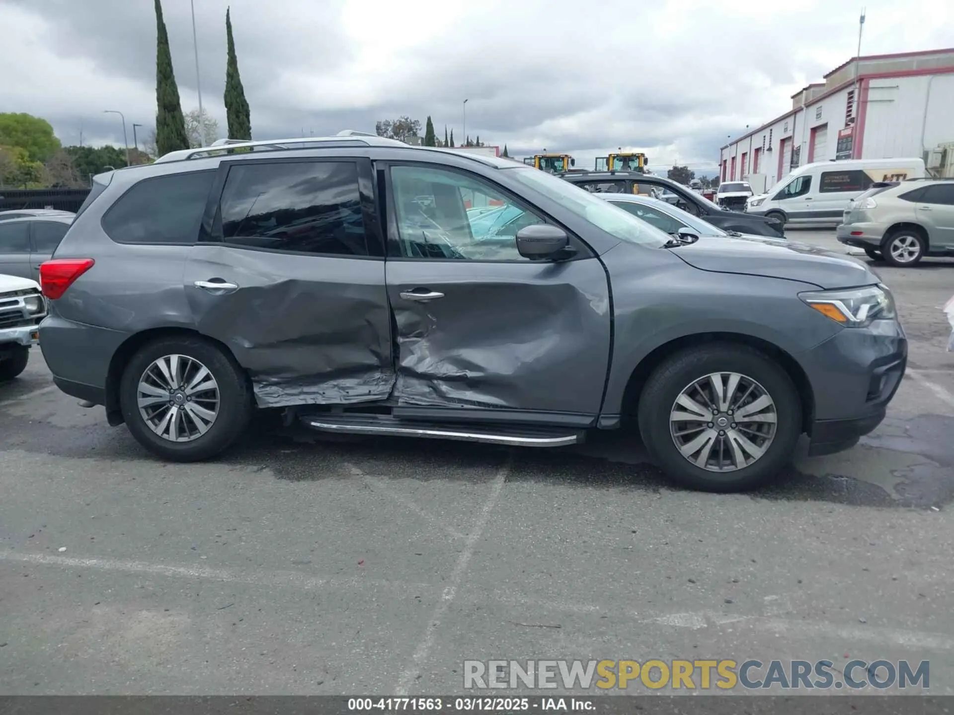 13 Photograph of a damaged car 5N1DR2CN4LC581401 NISSAN PATHFINDER 2020