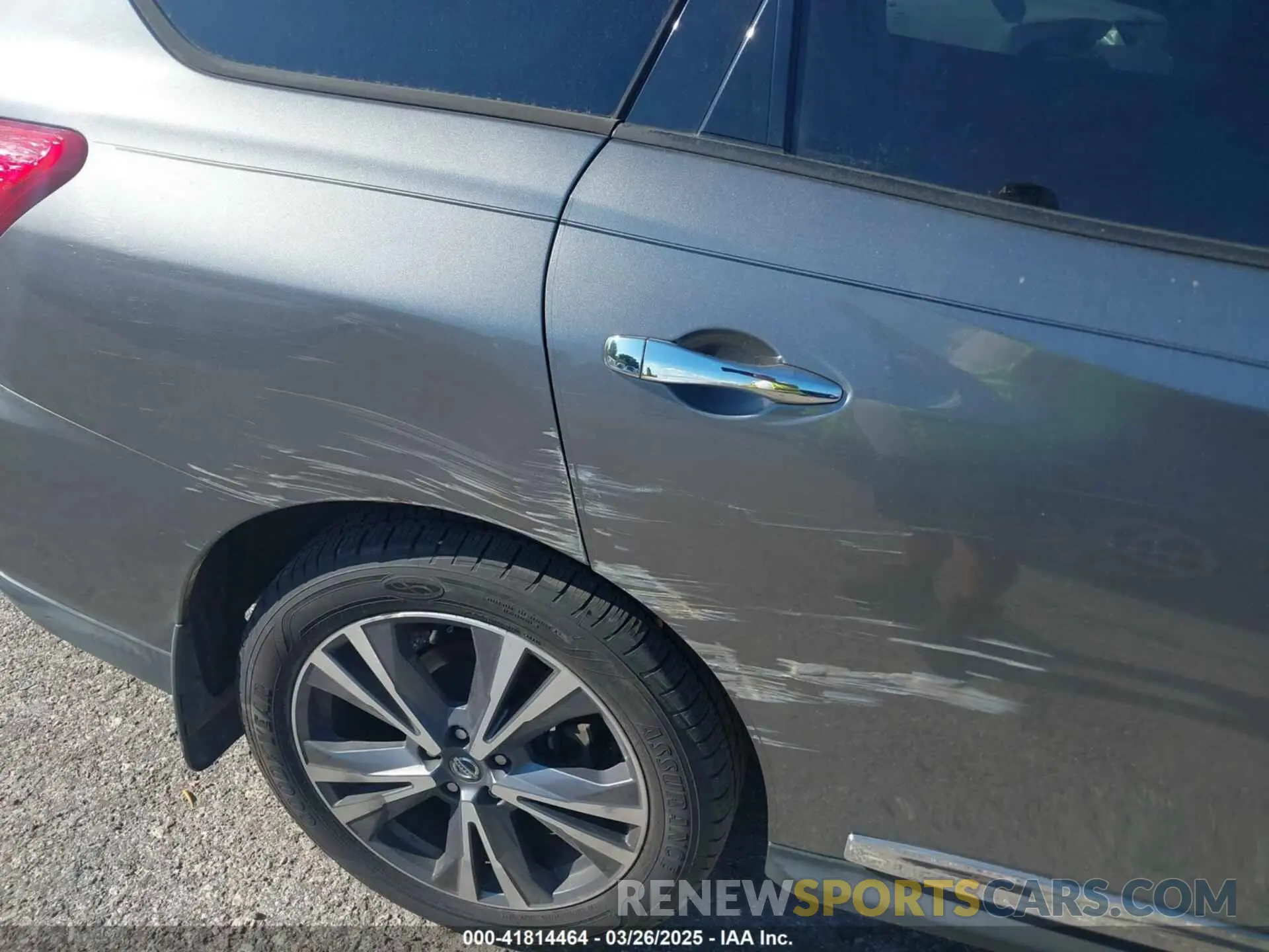 18 Photograph of a damaged car 5N1DR2DM9LC605276 NISSAN PATHFINDER 2020