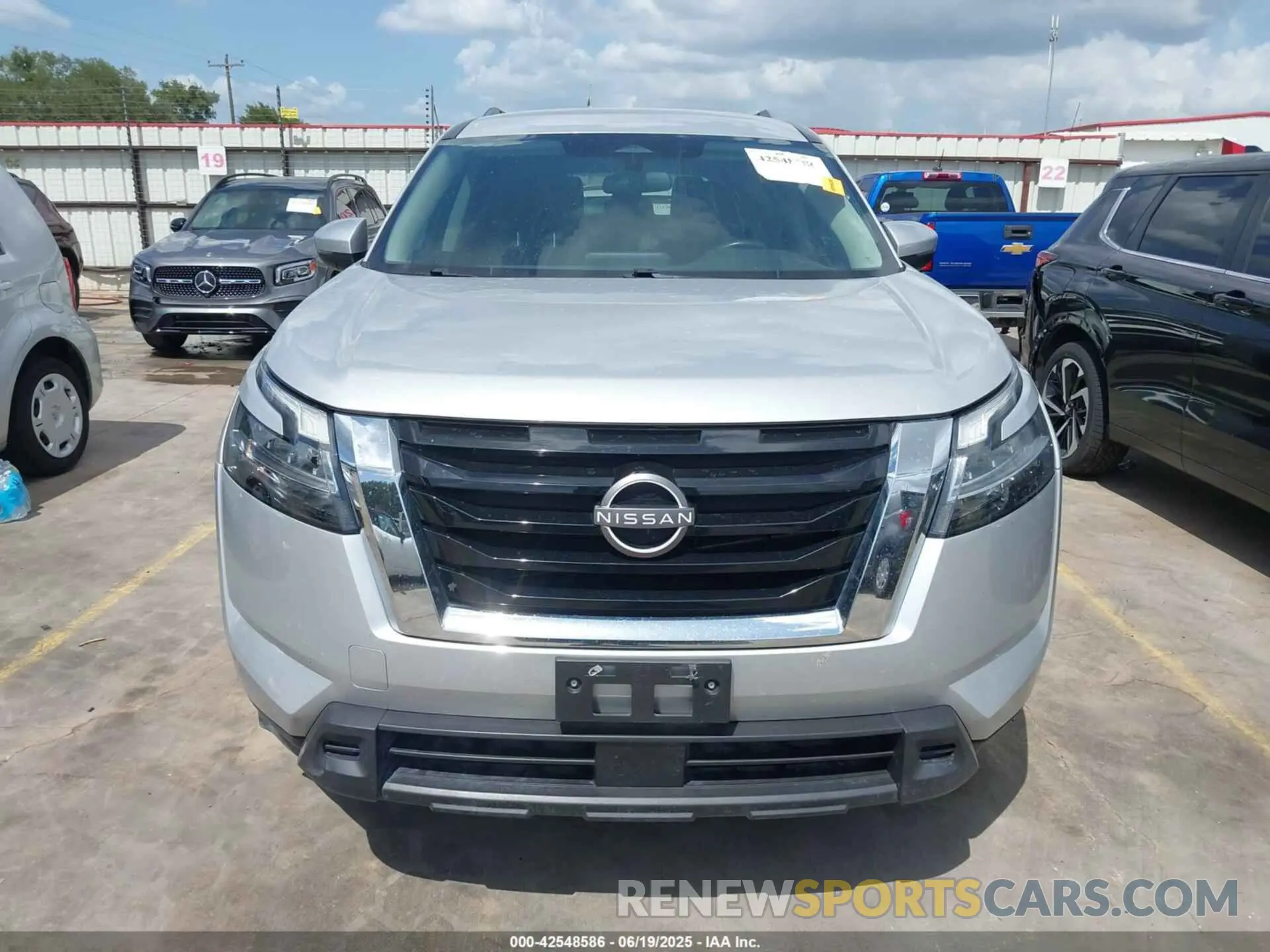 12 Photograph of a damaged car 5N1DR3BA3NC224394 NISSAN PATHFINDER 2022