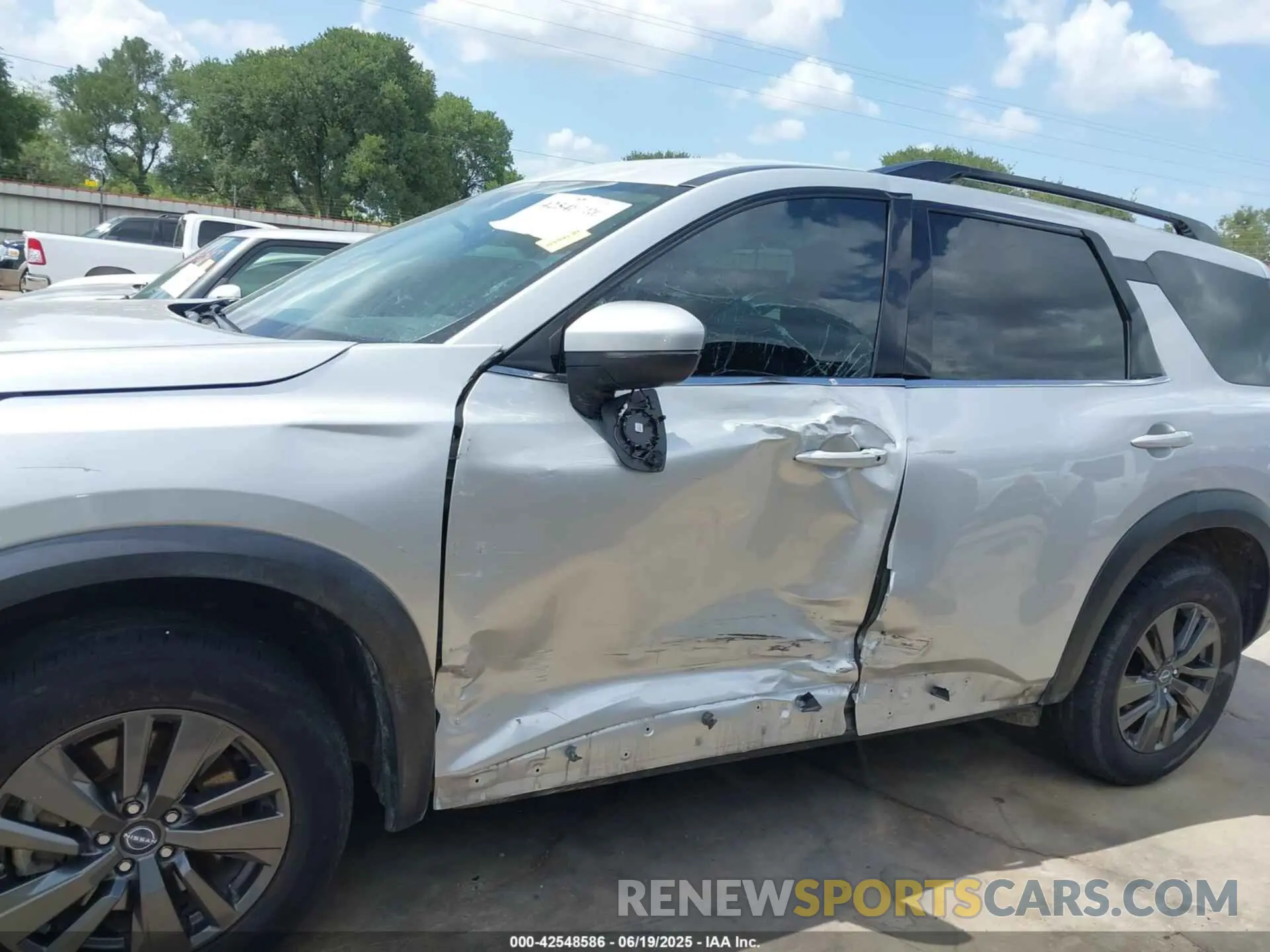 14 Photograph of a damaged car 5N1DR3BA3NC224394 NISSAN PATHFINDER 2022