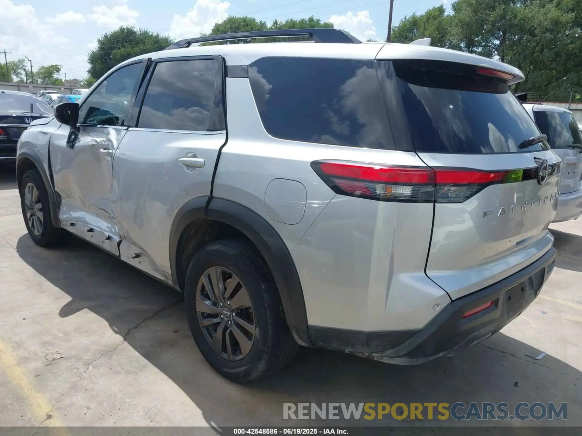 3 Photograph of a damaged car 5N1DR3BA3NC224394 NISSAN PATHFINDER 2022