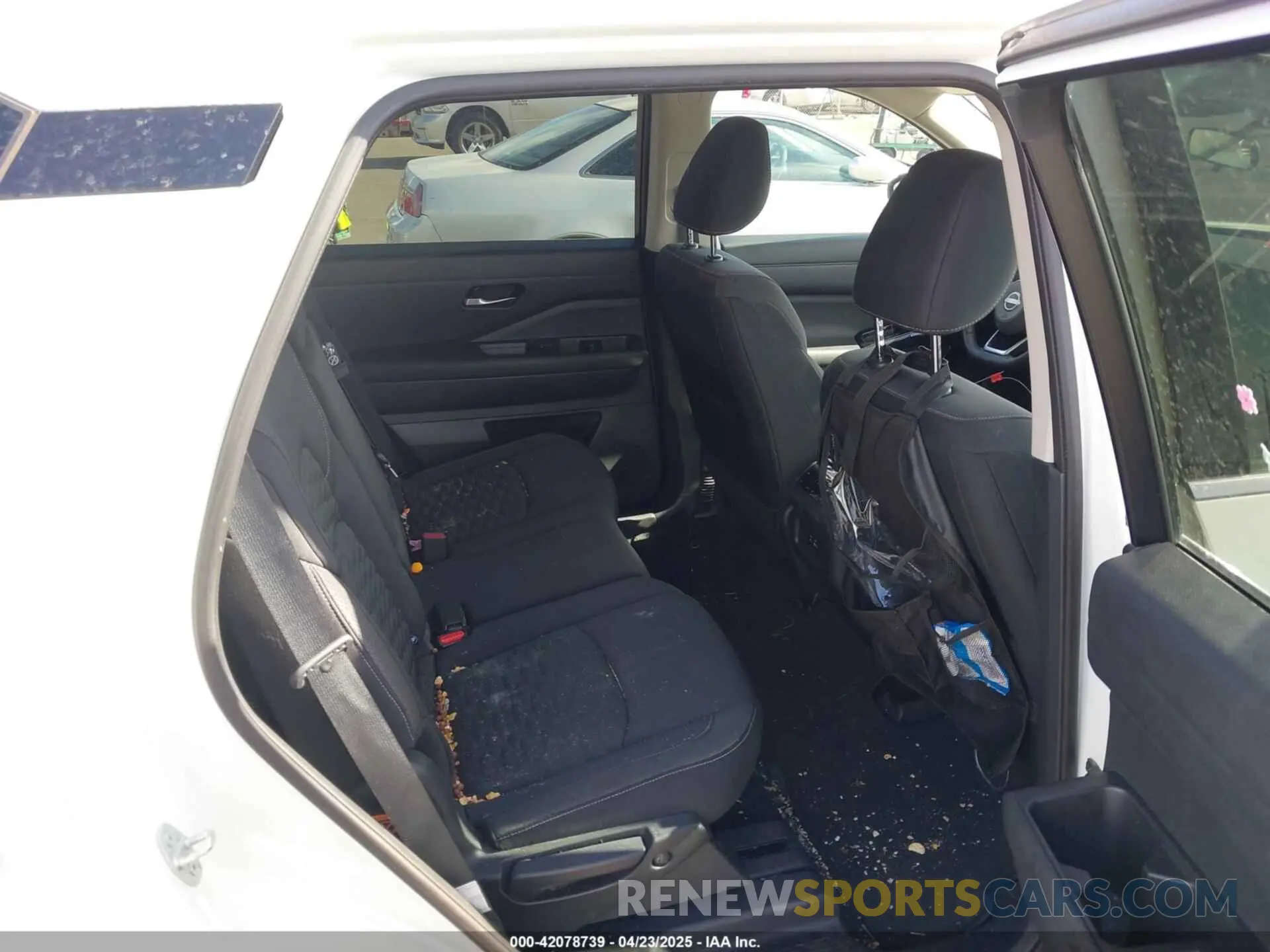 8 Photograph of a damaged car 5N1DR3BA5NC216393 NISSAN PATHFINDER 2022