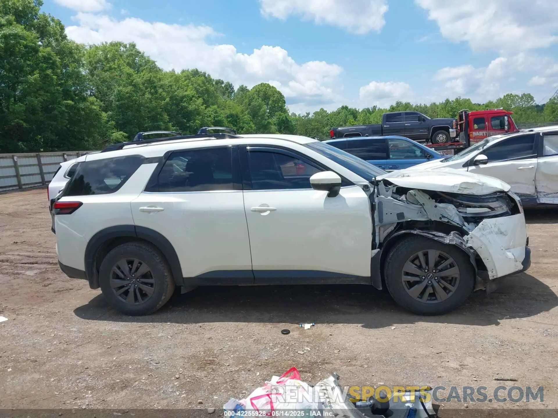 13 Photograph of a damaged car 5N1DR3BA7NC240498 NISSAN PATHFINDER 2022