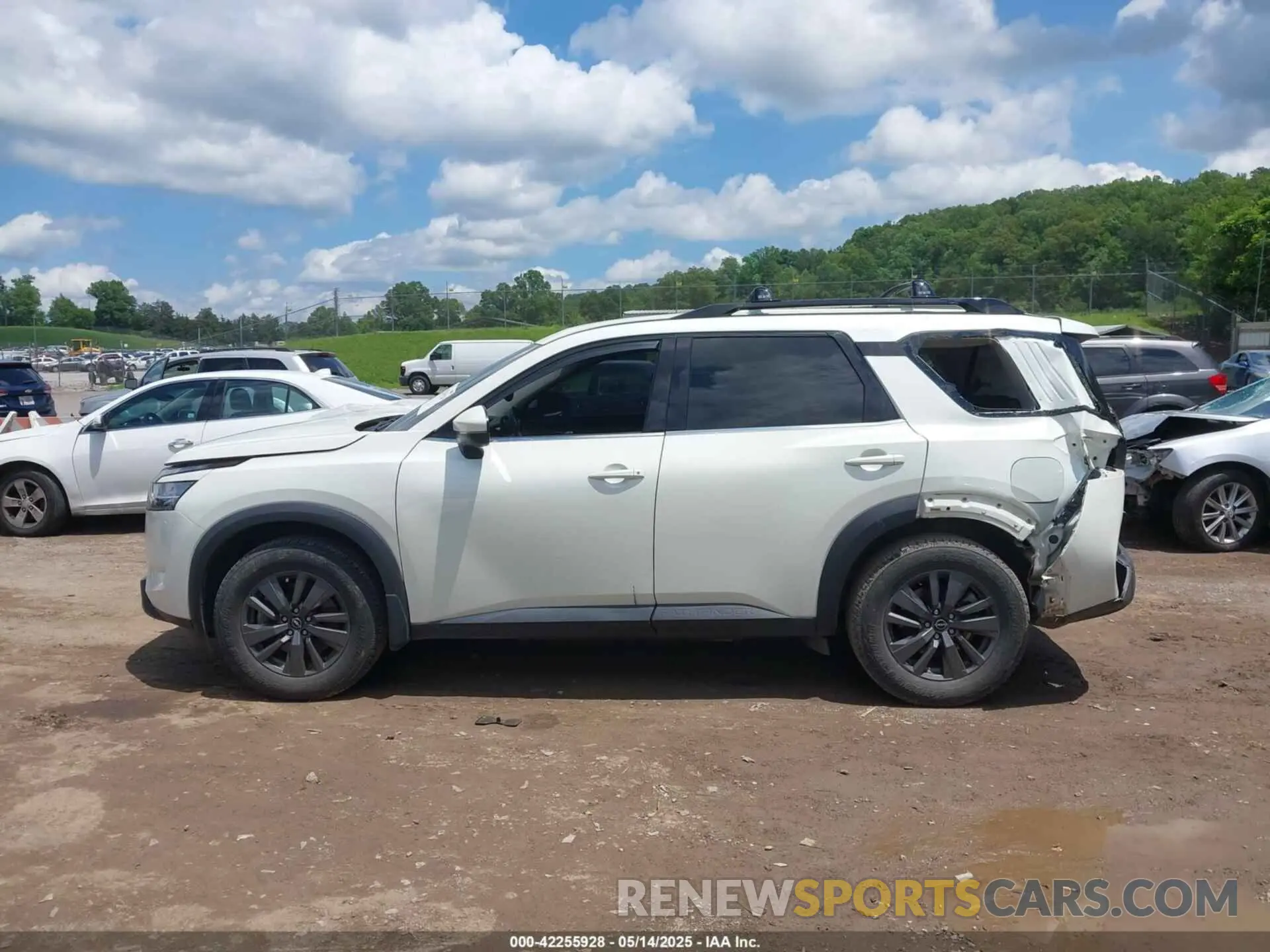 14 Photograph of a damaged car 5N1DR3BA7NC240498 NISSAN PATHFINDER 2022