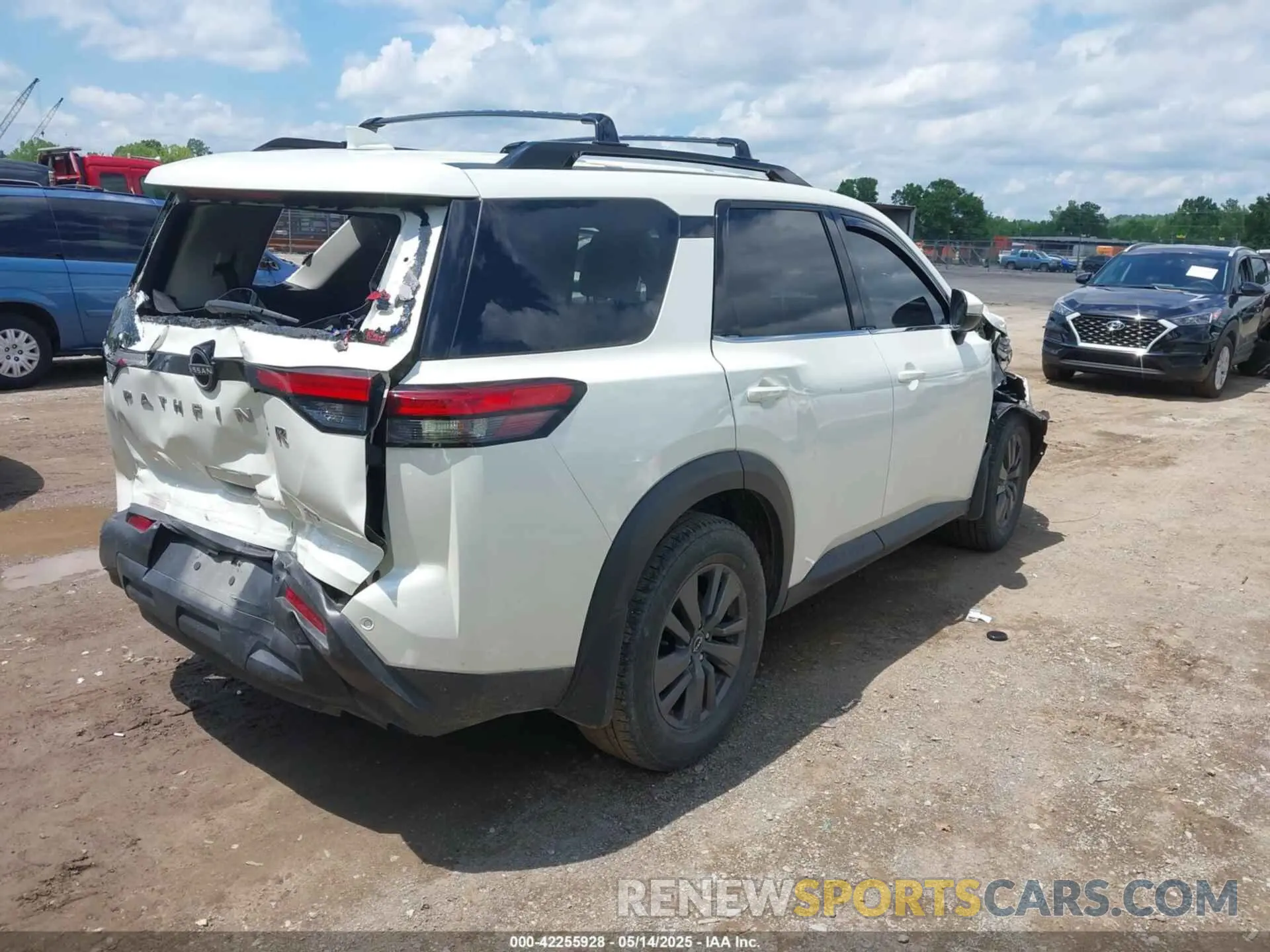4 Photograph of a damaged car 5N1DR3BA7NC240498 NISSAN PATHFINDER 2022
