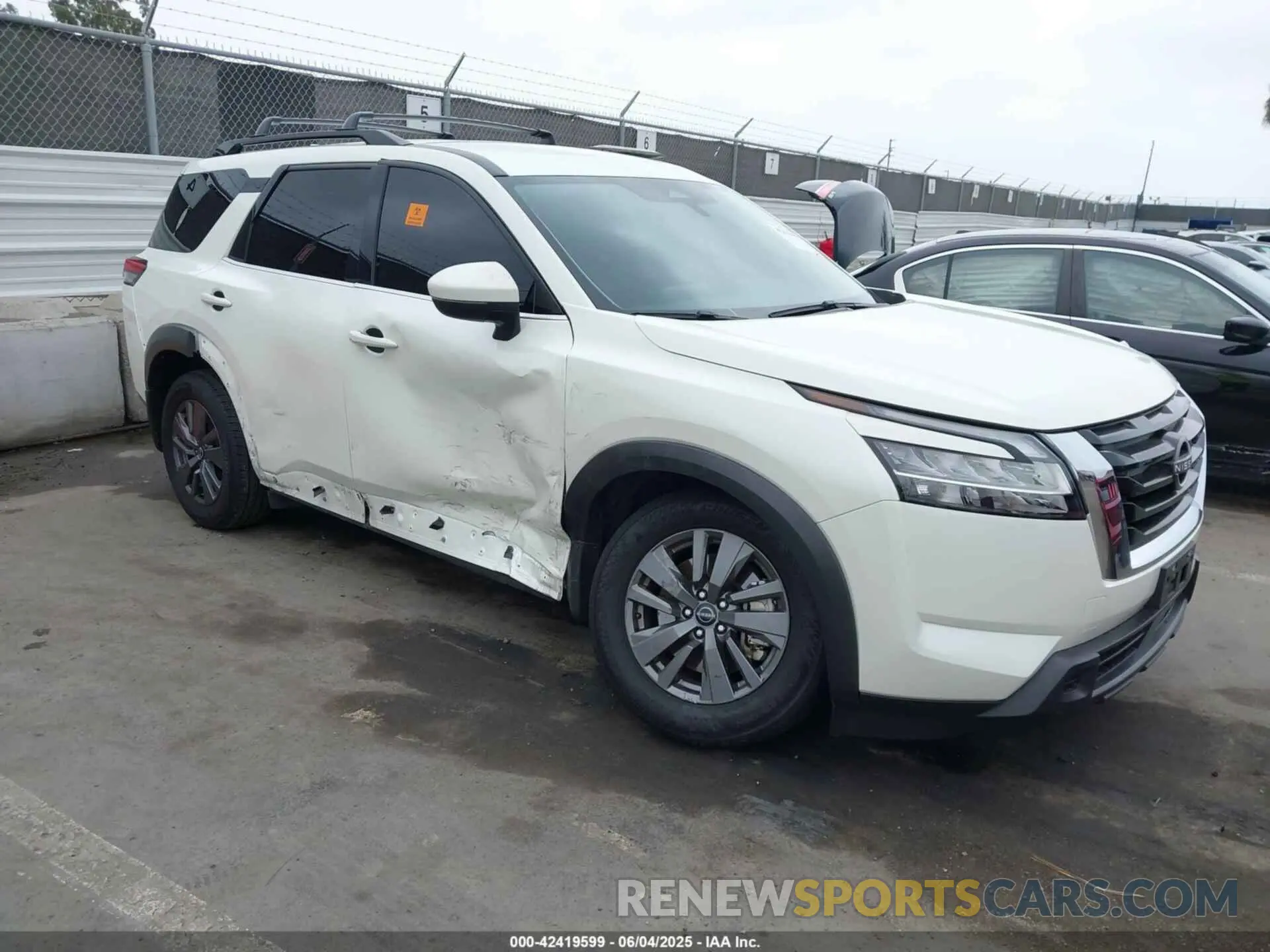 1 Photograph of a damaged car 5N1DR3BA8NC262655 NISSAN PATHFINDER 2022