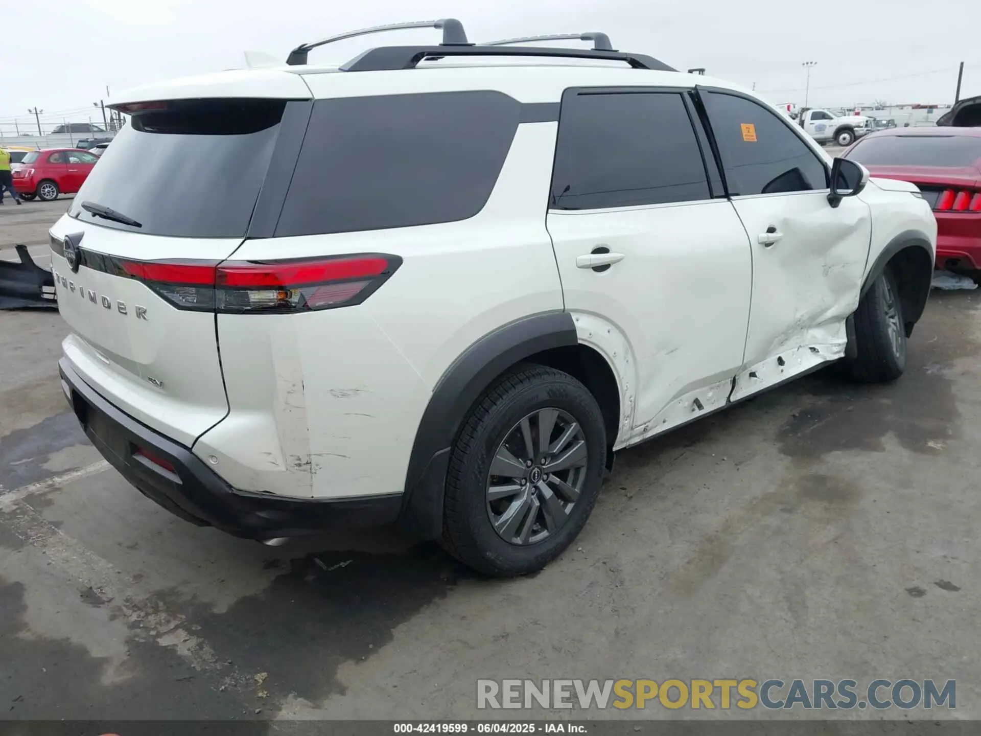 4 Photograph of a damaged car 5N1DR3BA8NC262655 NISSAN PATHFINDER 2022