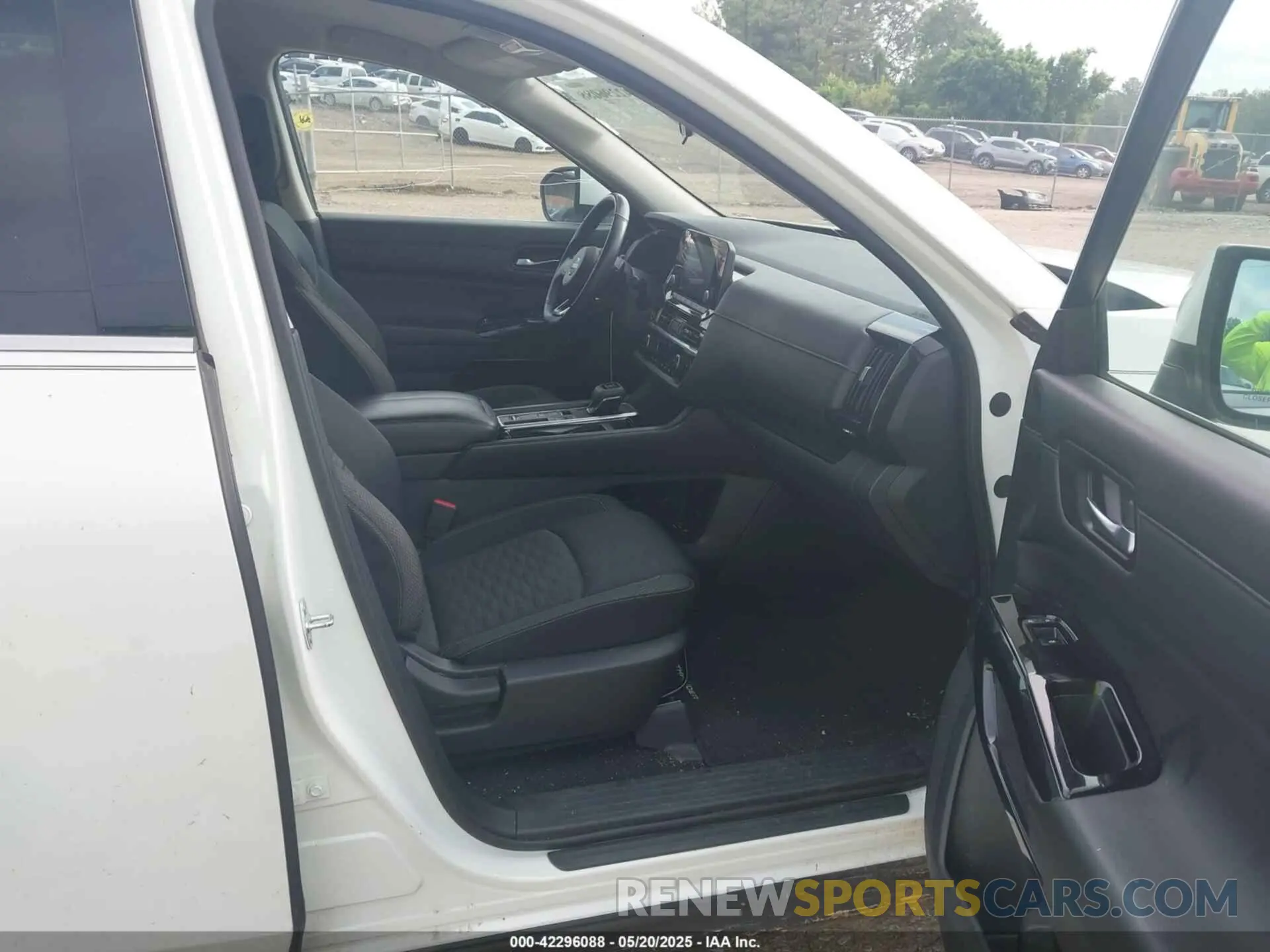 5 Photograph of a damaged car 5N1DR3BAXNC225140 NISSAN PATHFINDER 2022