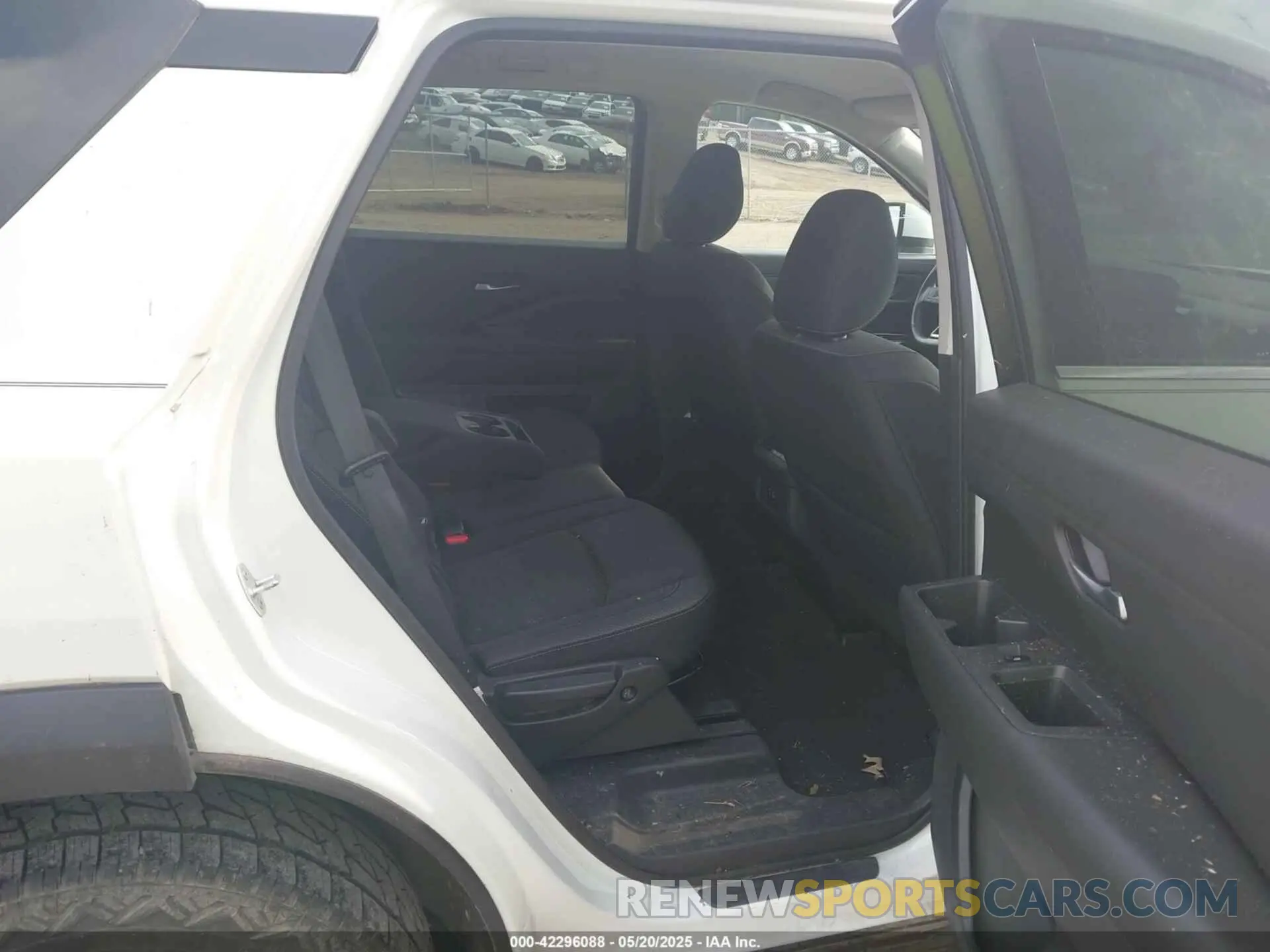 8 Photograph of a damaged car 5N1DR3BAXNC225140 NISSAN PATHFINDER 2022
