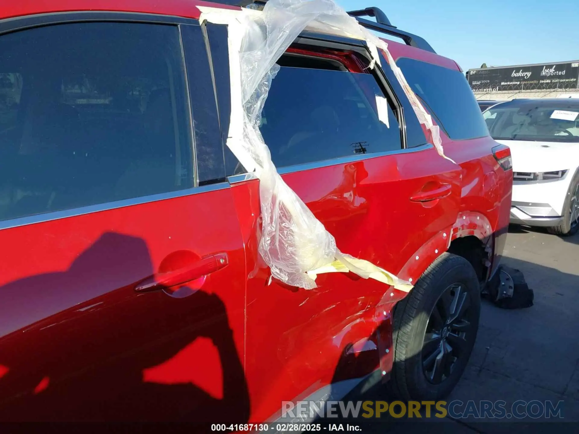 6 Photograph of a damaged car 5N1DR3BB9NC208547 NISSAN PATHFINDER 2022