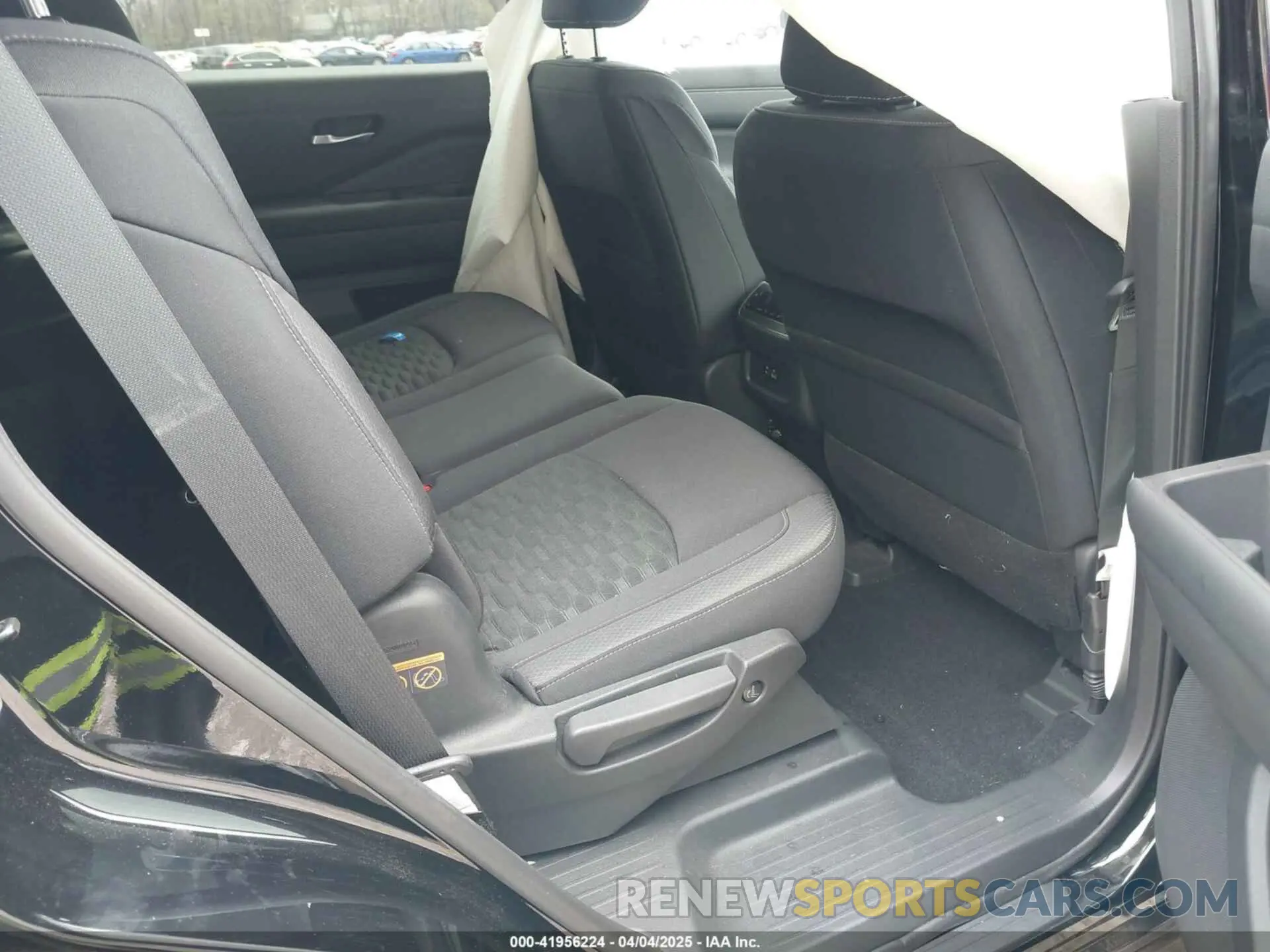 8 Photograph of a damaged car 5N1DR3BC4NC257194 NISSAN PATHFINDER 2022