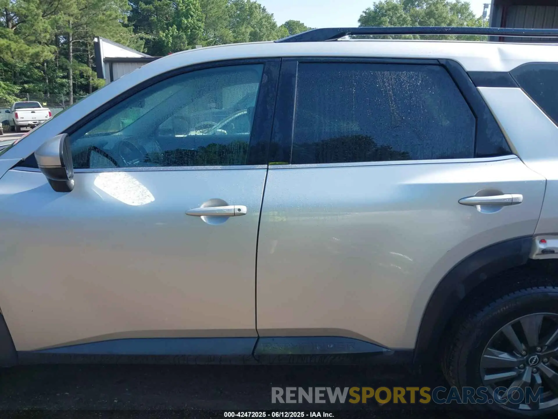 15 Photograph of a damaged car 5N1DR3BC6NC251204 NISSAN PATHFINDER 2022