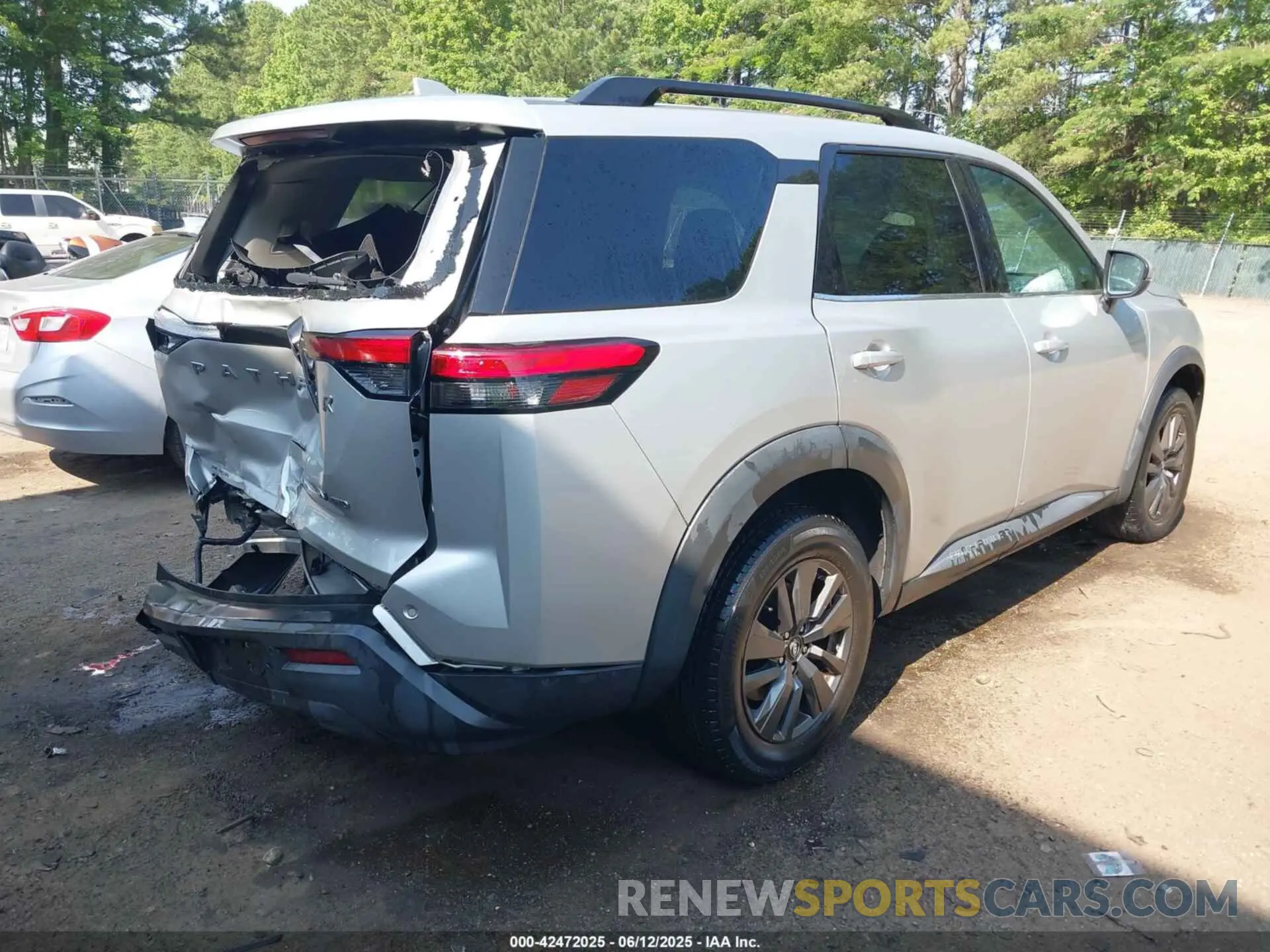 4 Photograph of a damaged car 5N1DR3BC6NC251204 NISSAN PATHFINDER 2022