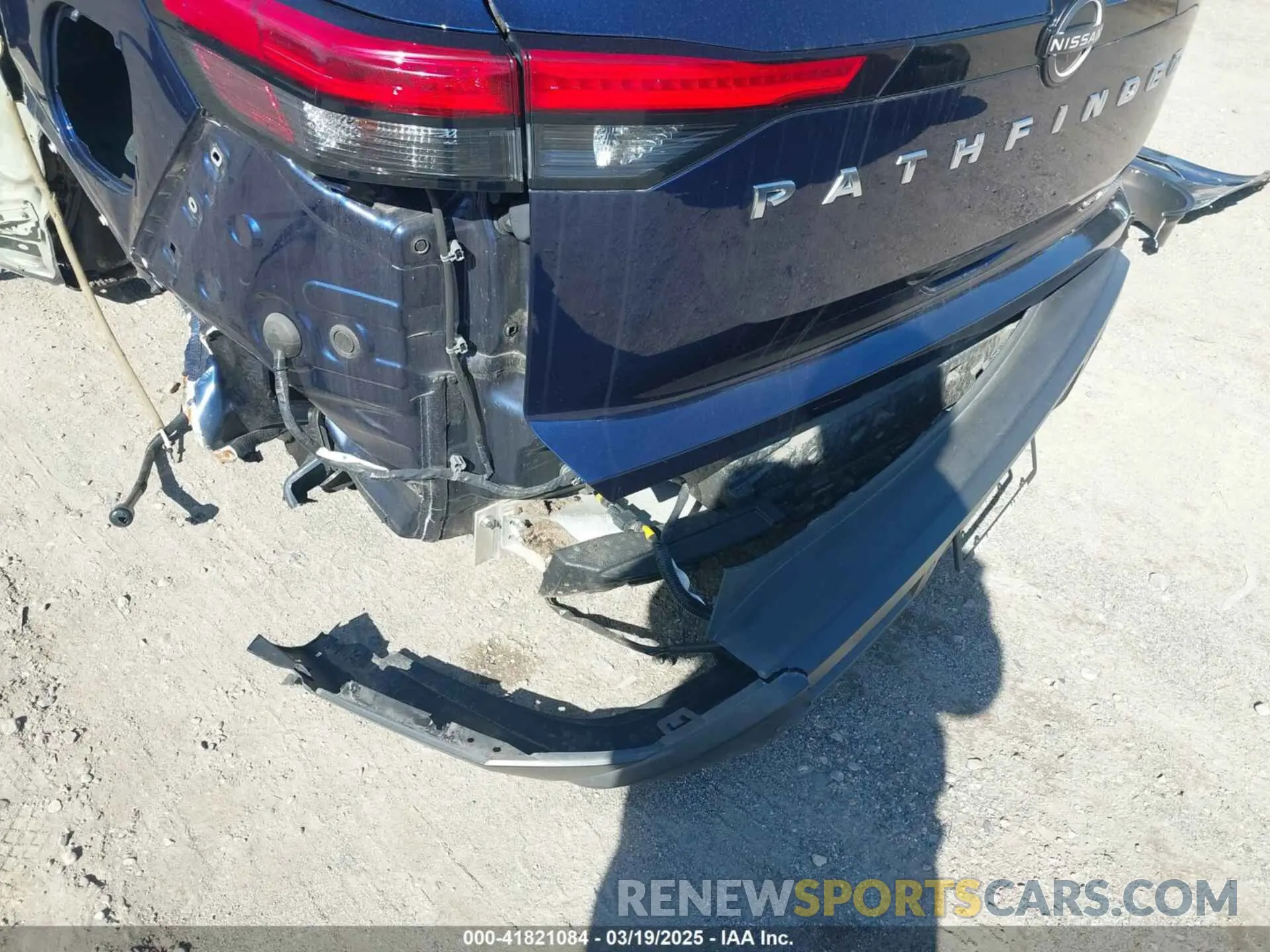 18 Photograph of a damaged car 5N1DR3BC8NC217216 NISSAN PATHFINDER 2022