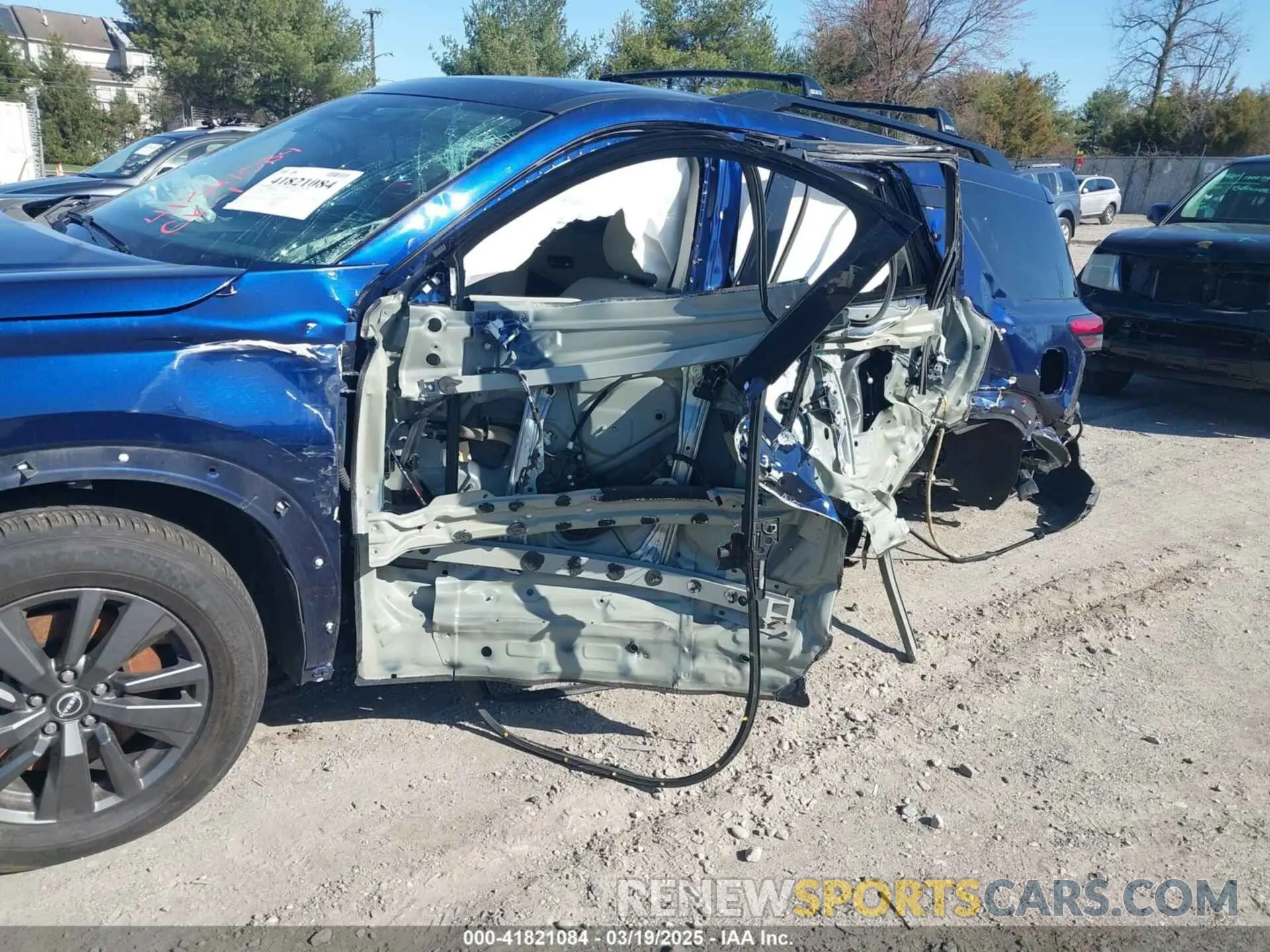 6 Photograph of a damaged car 5N1DR3BC8NC217216 NISSAN PATHFINDER 2022