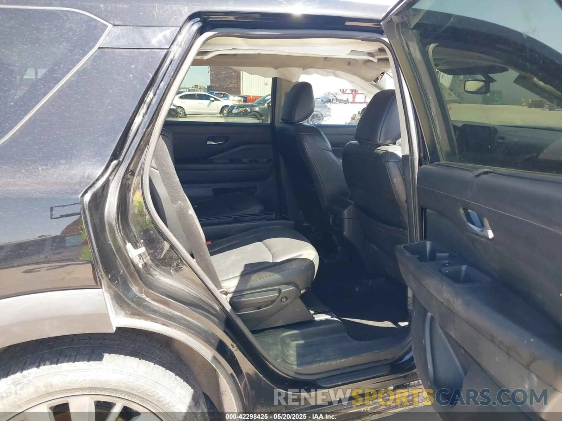 8 Photograph of a damaged car 5N1DR3CB7NC211557 NISSAN PATHFINDER 2022