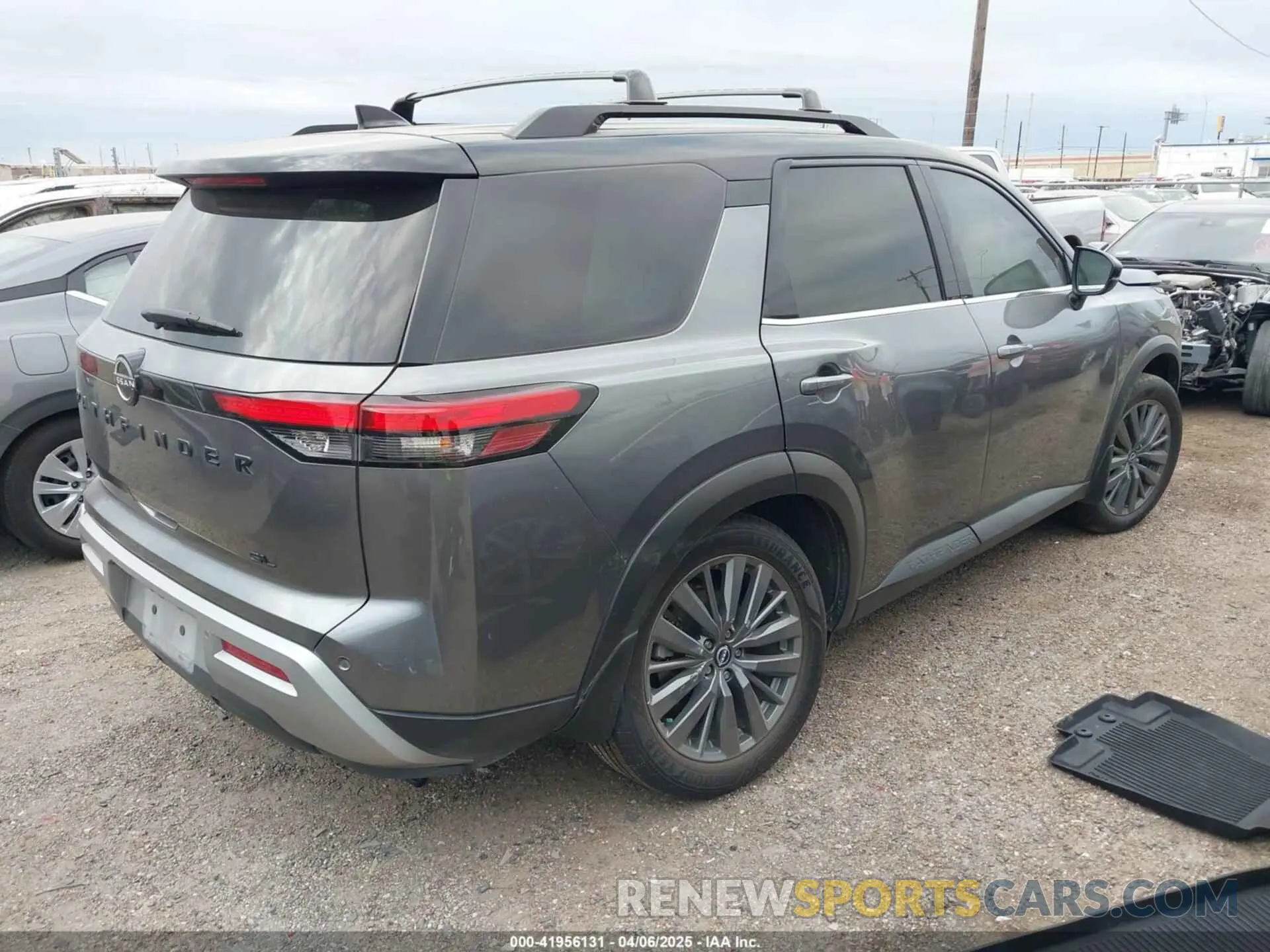 4 Photograph of a damaged car 5N1DR3CB8NC232370 NISSAN PATHFINDER 2022