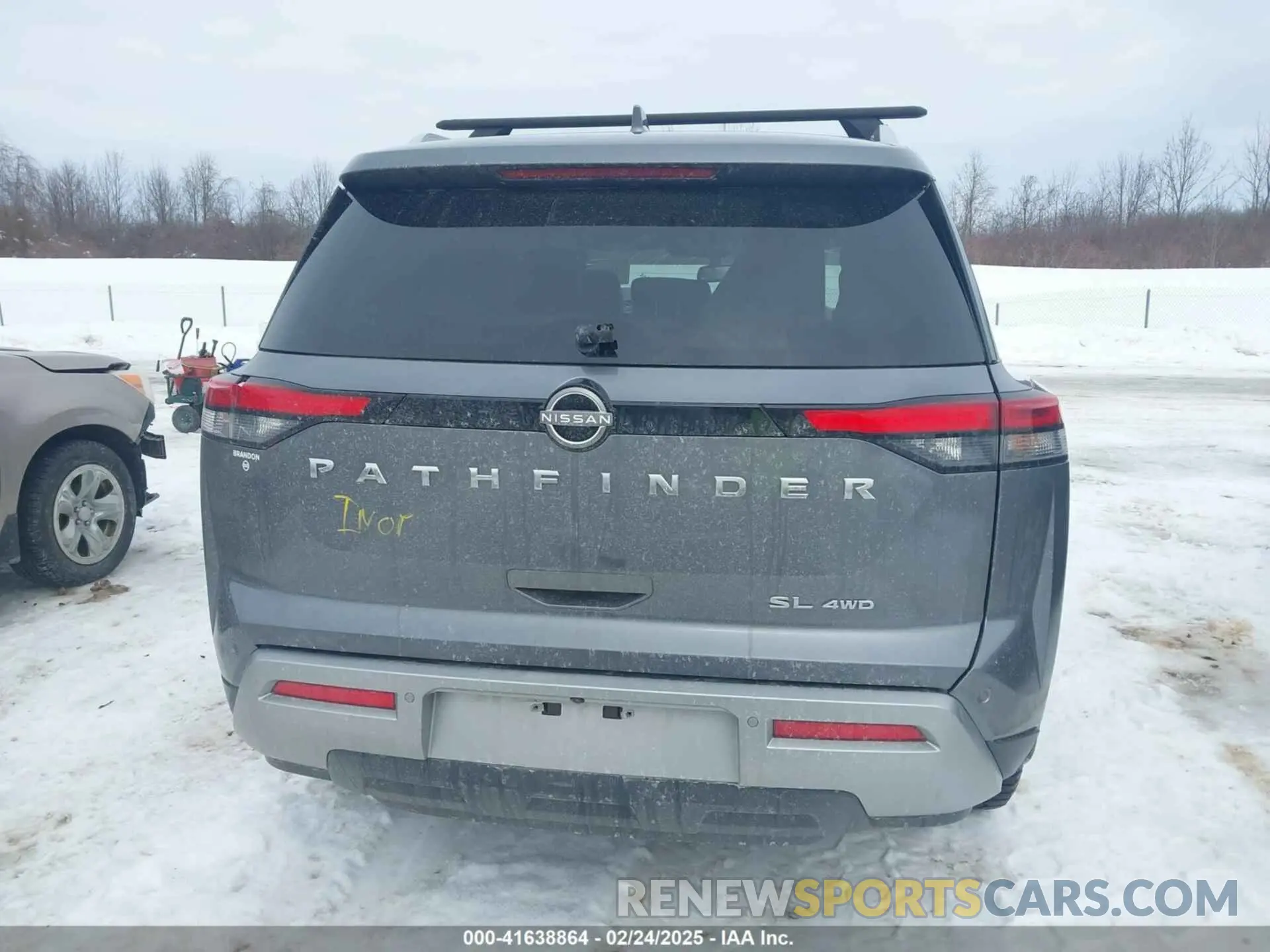 17 Photograph of a damaged car 5N1DR3CC1NC264876 NISSAN PATHFINDER 2022