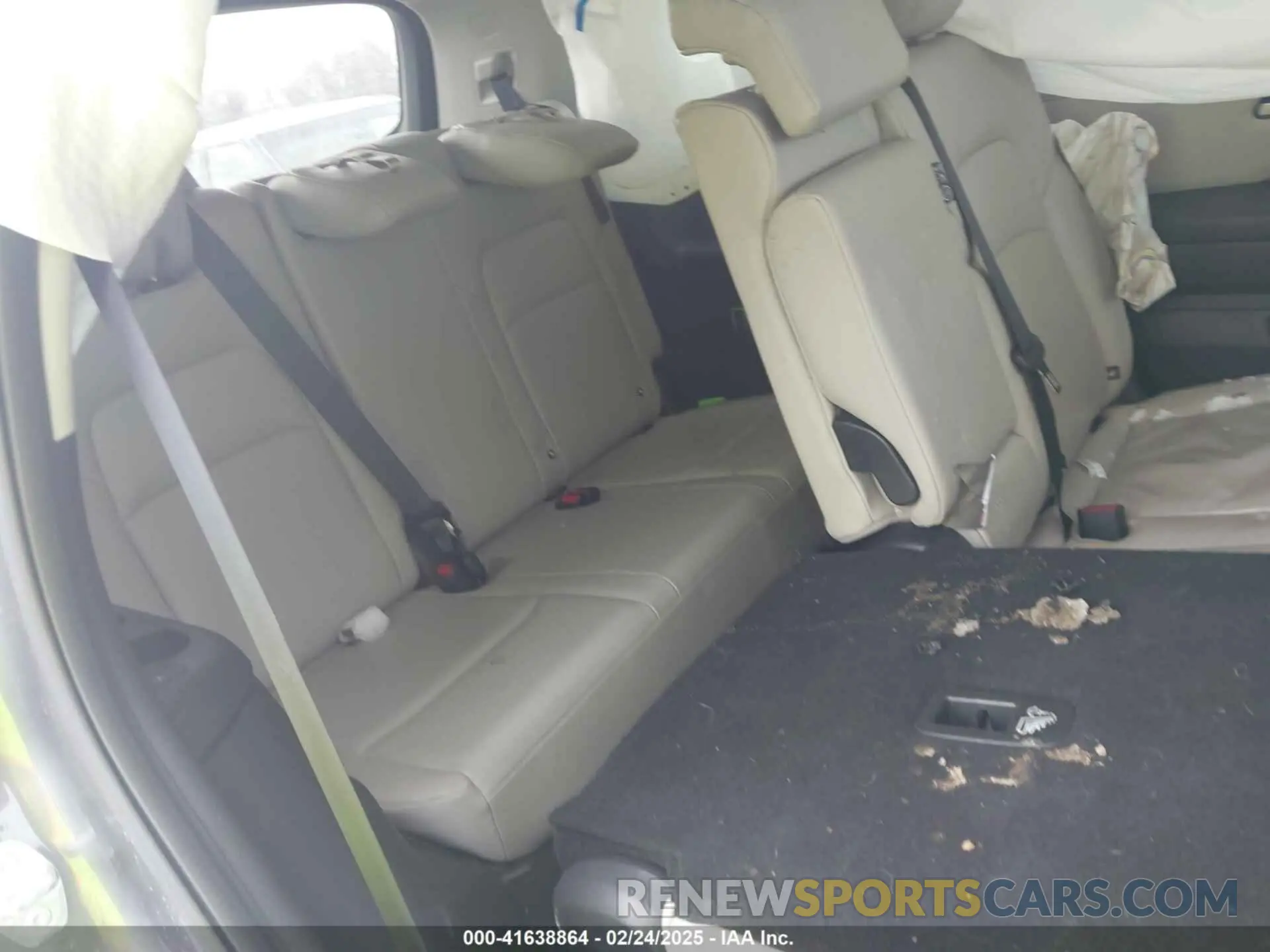 8 Photograph of a damaged car 5N1DR3CC1NC264876 NISSAN PATHFINDER 2022