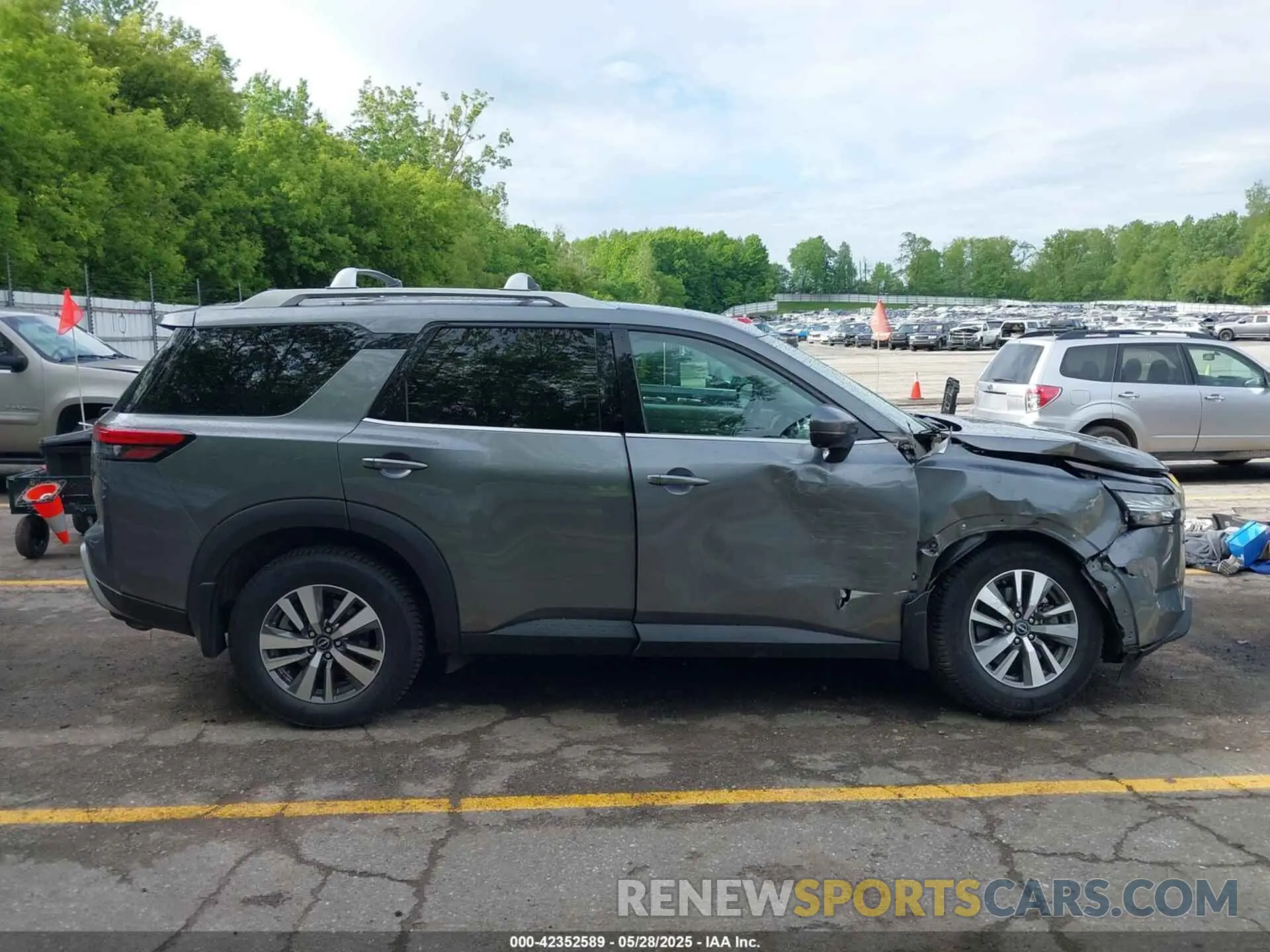 13 Photograph of a damaged car 5N1DR3CC2NC242031 NISSAN PATHFINDER 2022